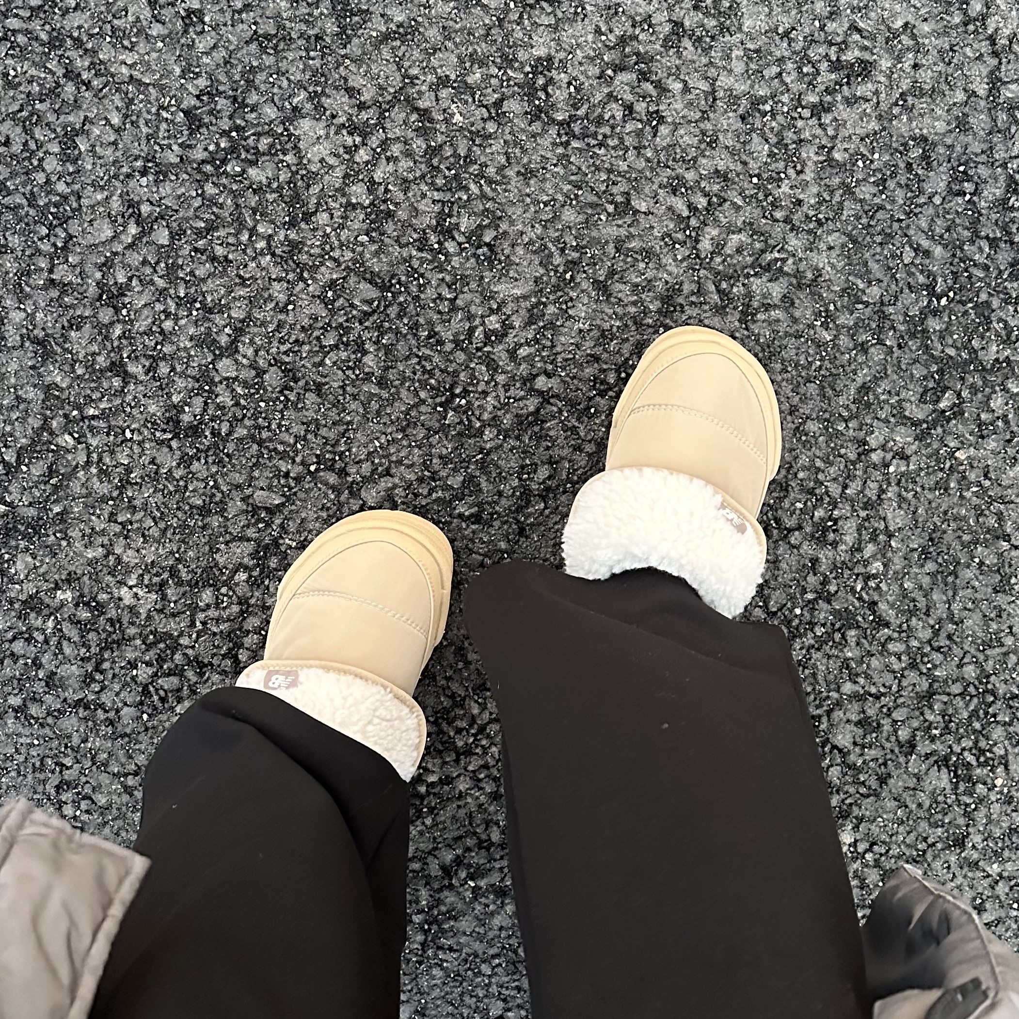New Balance Puflee v2 Beige 착용 스타일