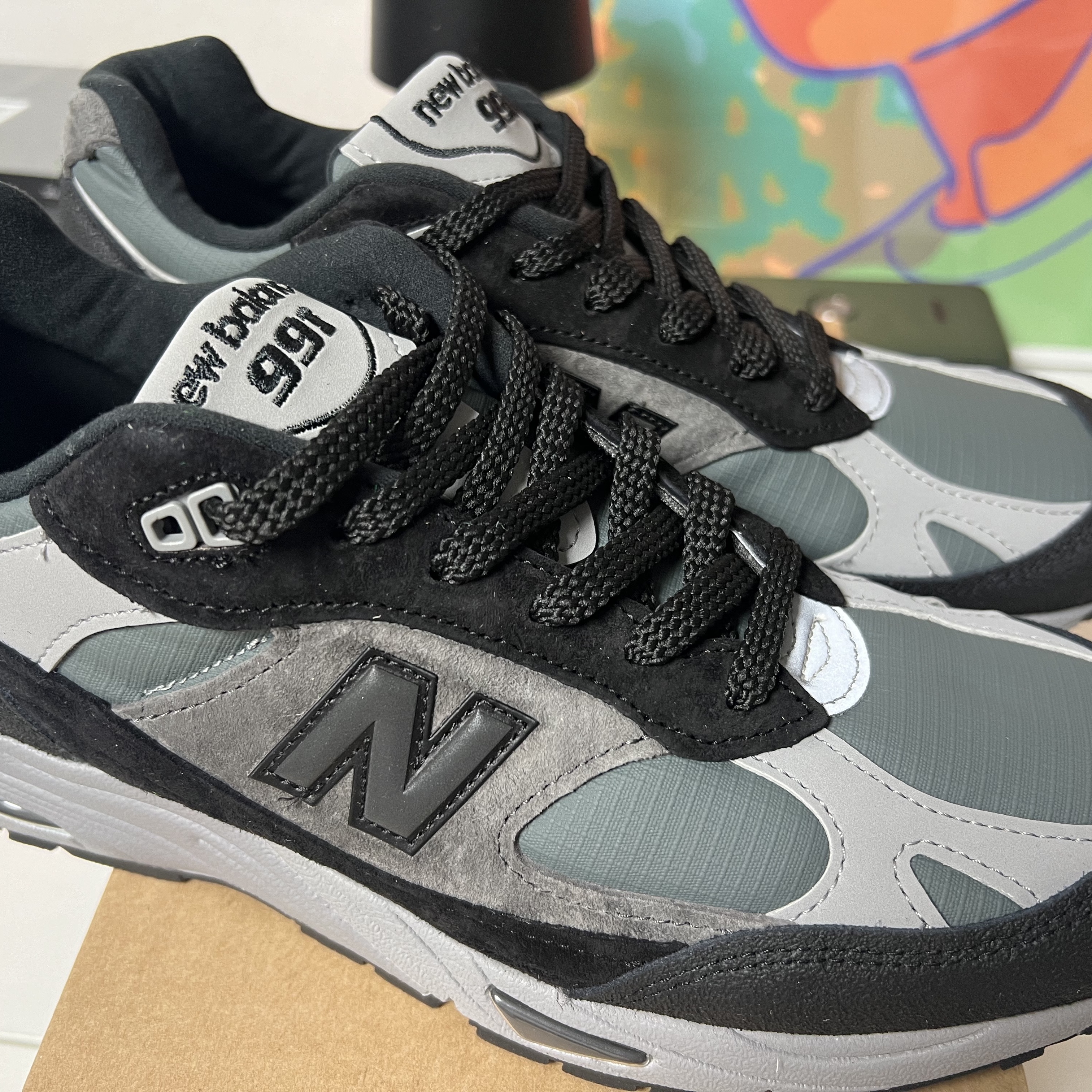 New Balance 991 Made in UK Black Grey 착용 스타일 - 1