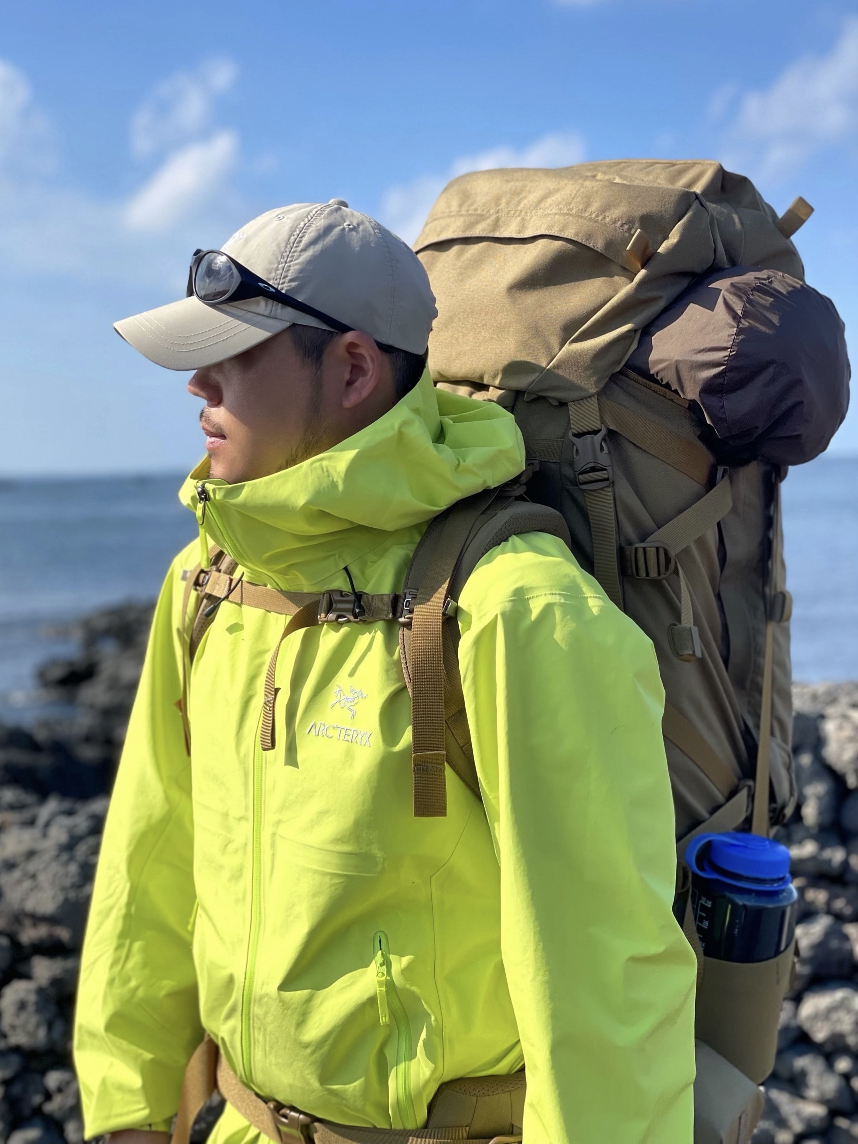 Salomon XT-4 White Lunar Rock, Arc'teryx Beta LT Jacket Offlime 착용 스타일 - 2
