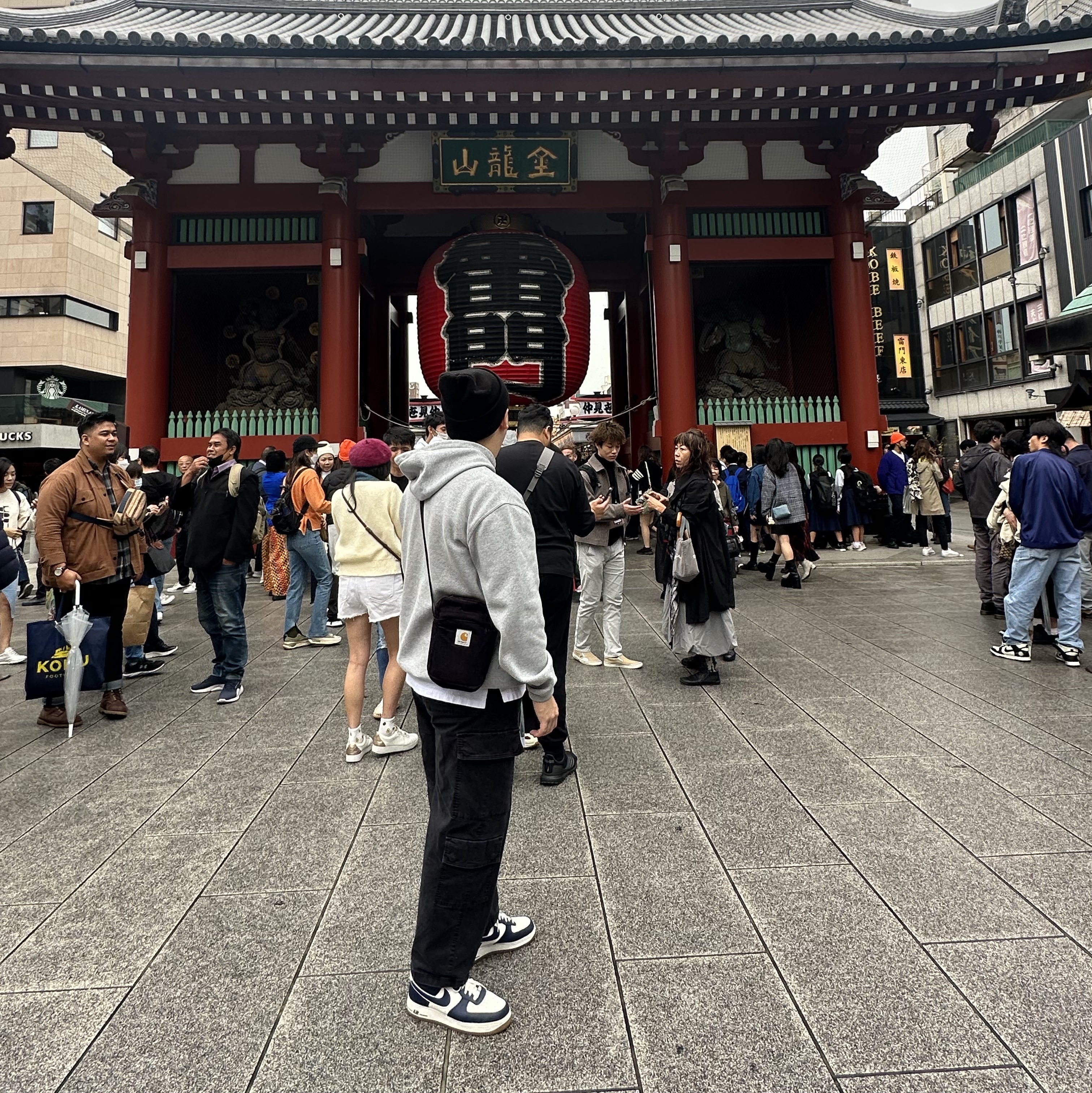 Nike Air Force 1 '07 LV8 Midnight Navy 착용 스타일