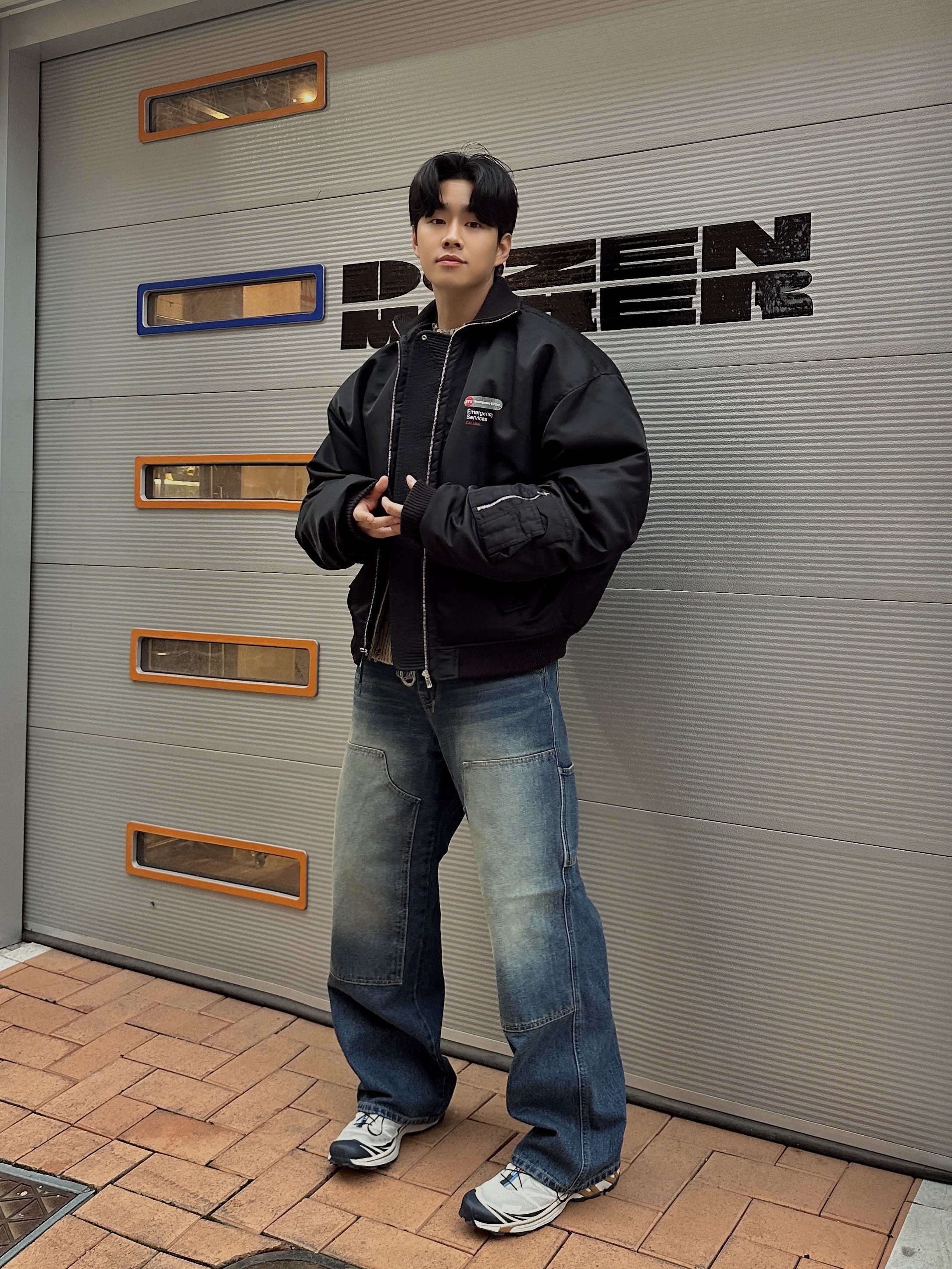 [KREAM 단독] STU Overfit Collar Bomber Black, Salomon XT-6 Lunar Rock Dark Sapphire 착용 스타일 - 1