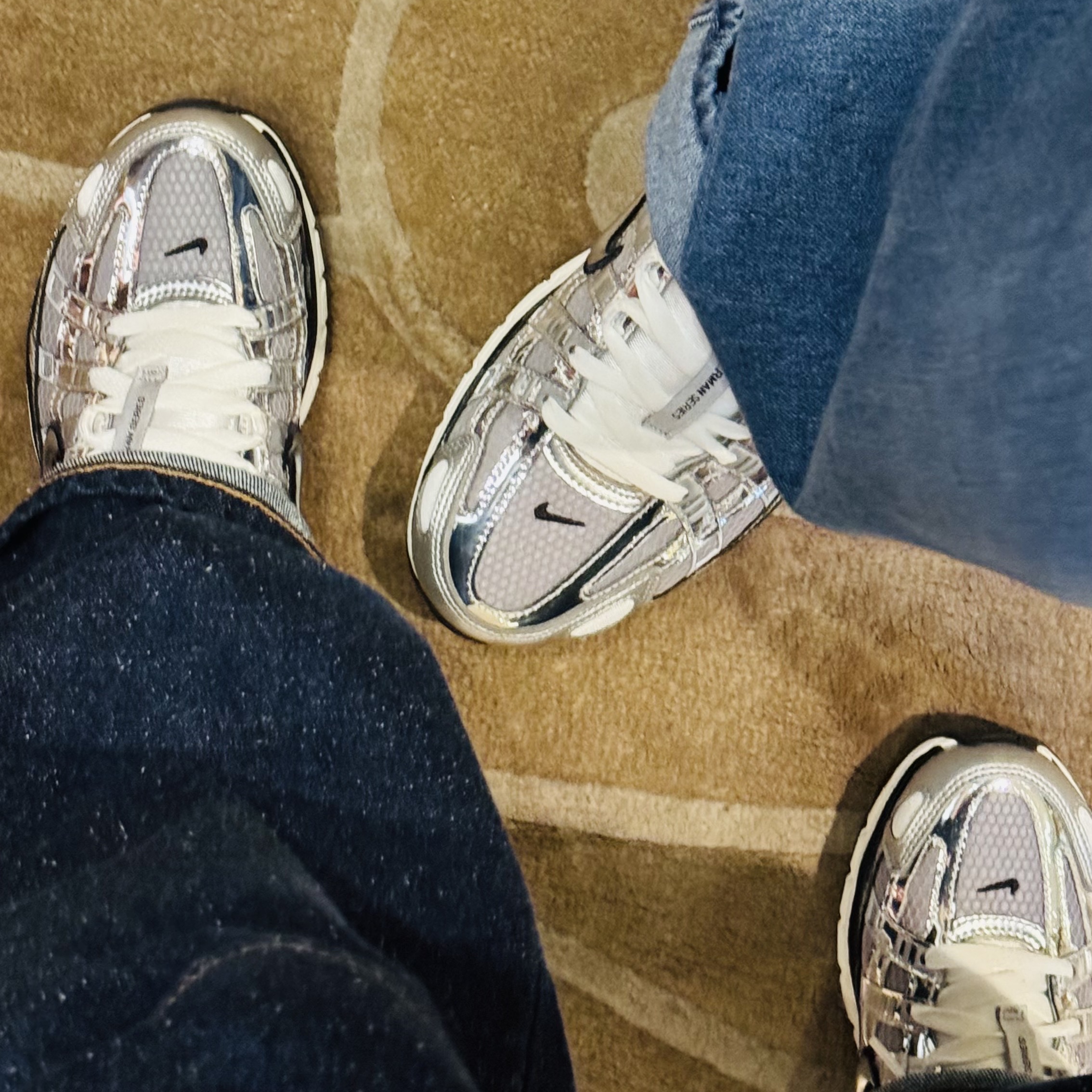 Nike P-6000 Metallic Silver 착용 스타일 - 2