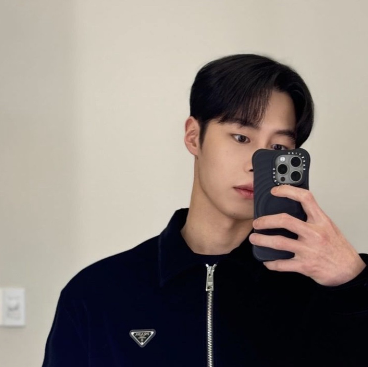 Prada Velvet Denim Blouson Jacket Black 착용 스타일