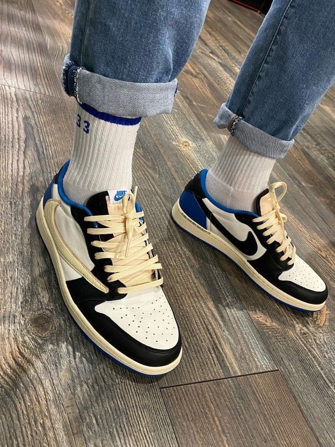 Jordan 1 x Travis Scott x Fragment Retro Low OG SP Military Blue 착용 스타일