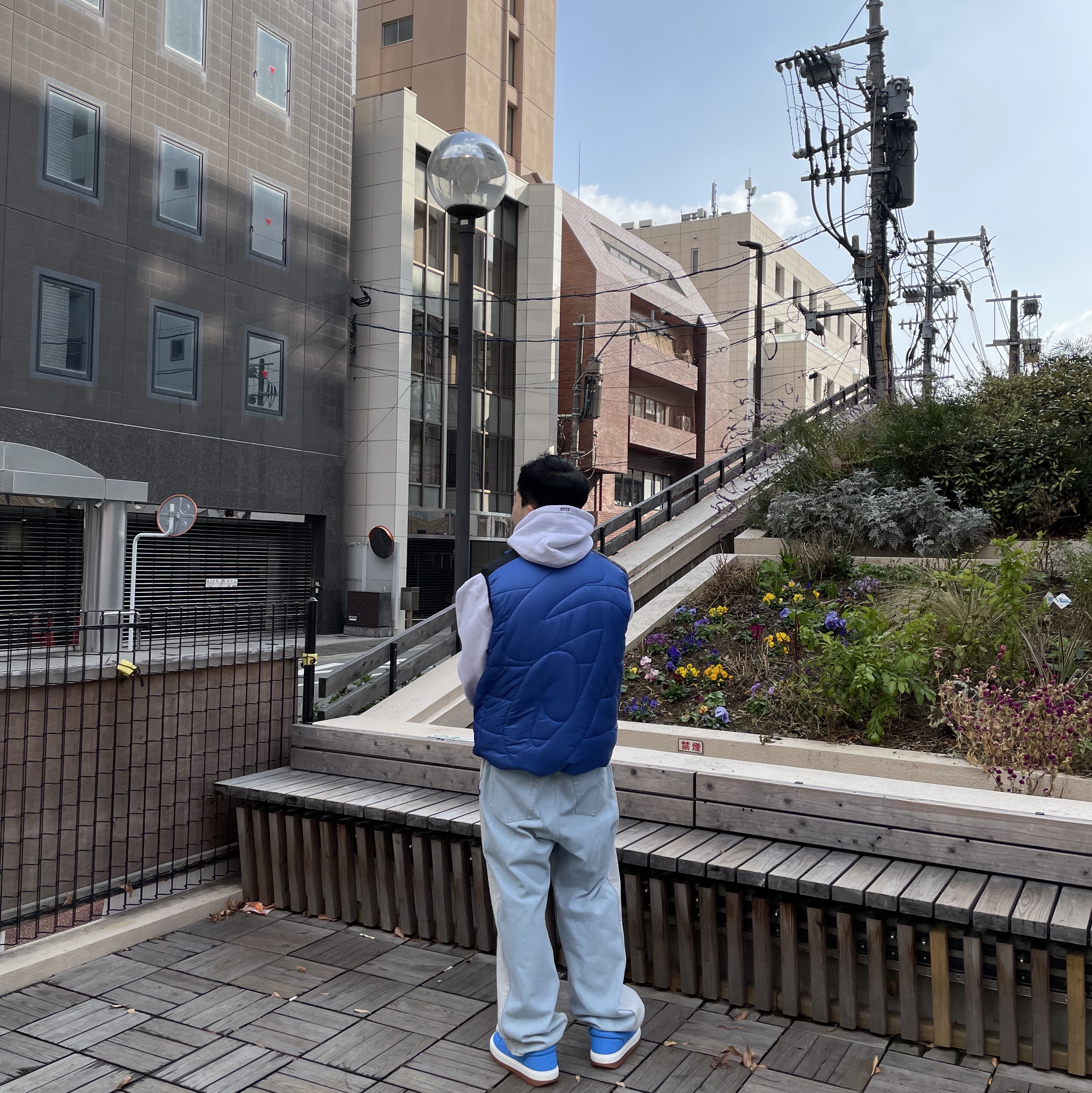 Stussy x Mountain Hardwear Primaloft Vest Radiant, Supreme x Bless Sweatpant Jean Heather Grey - 23FW 착용 스타일 - 1