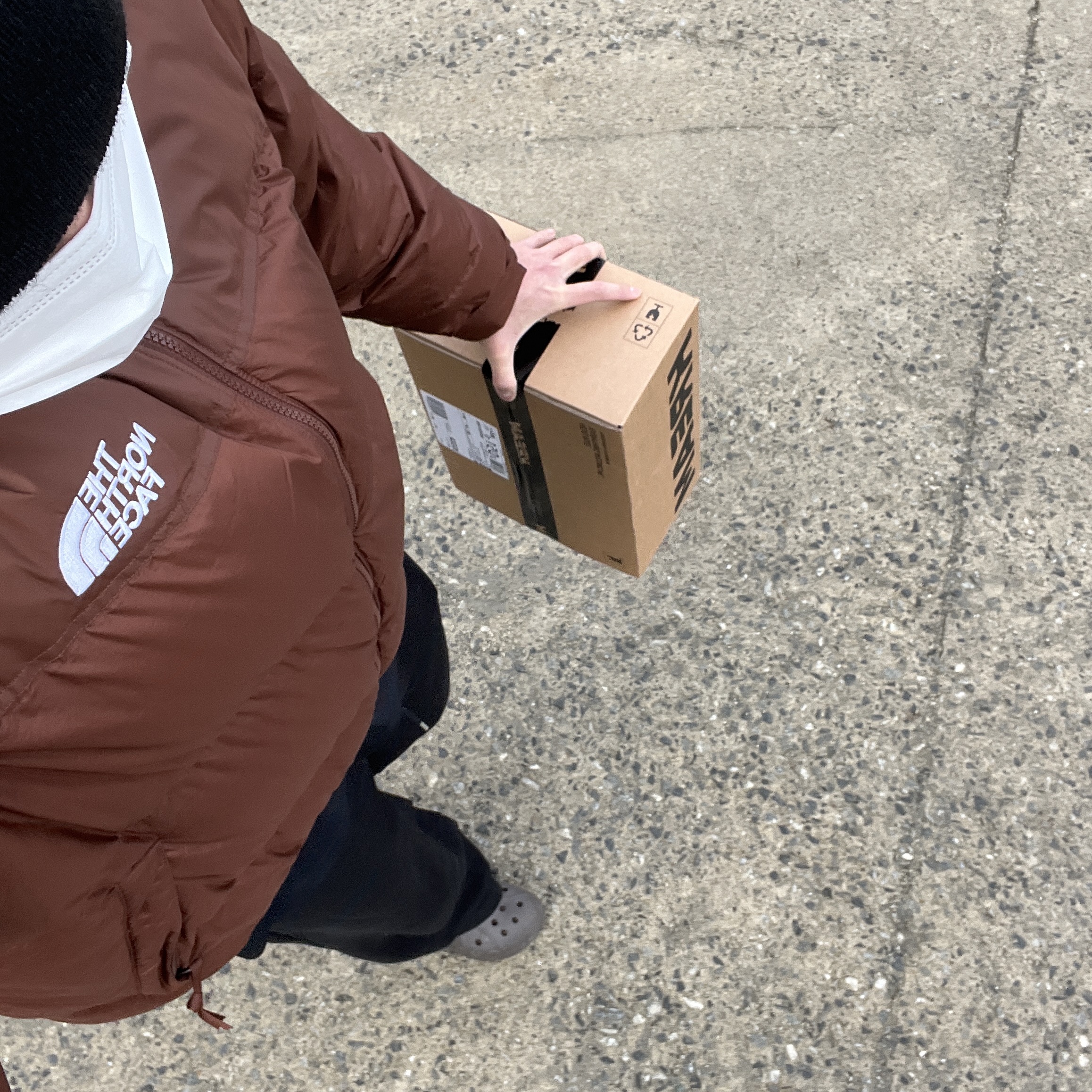 The North Face 1996 Retro Nuptse Jacket Dark Oak, Stussy Debossed Stock Logo Beanie Black 착용 스타일
