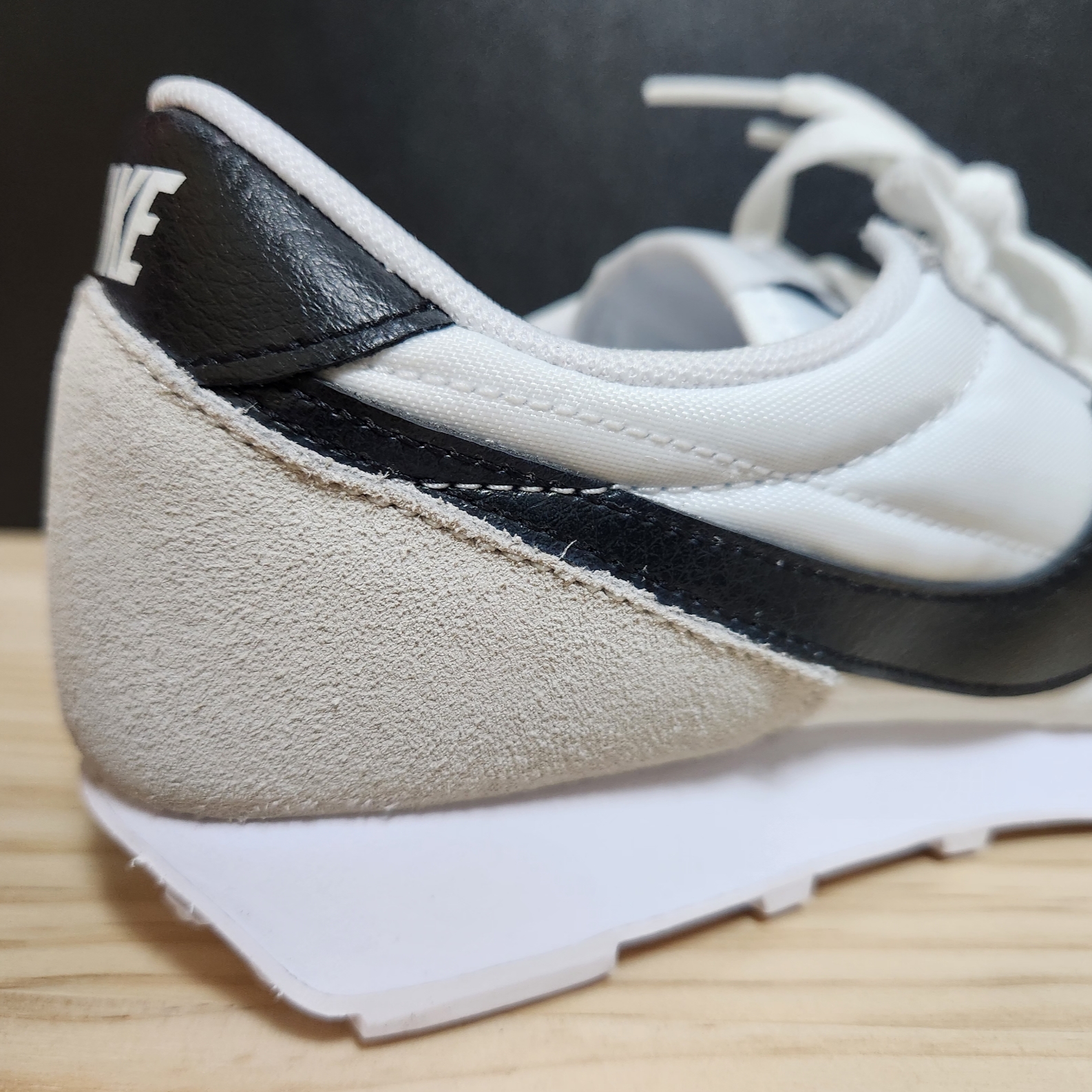 (W) Nike Daybreak Summit White Black 착용 스타일 - 4