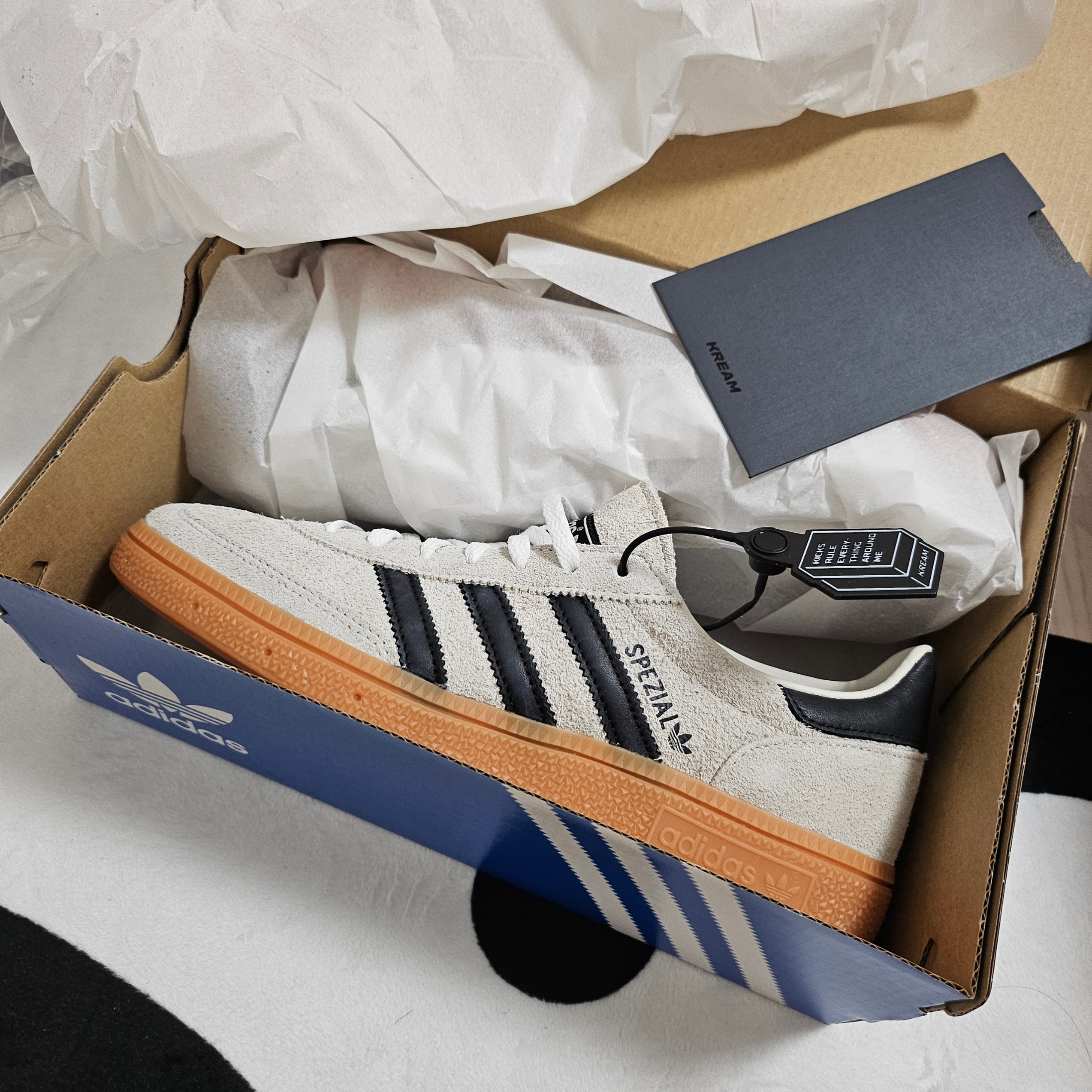 (W) Adidas Spezial Handball Aluminium Core Black 착용 스타일