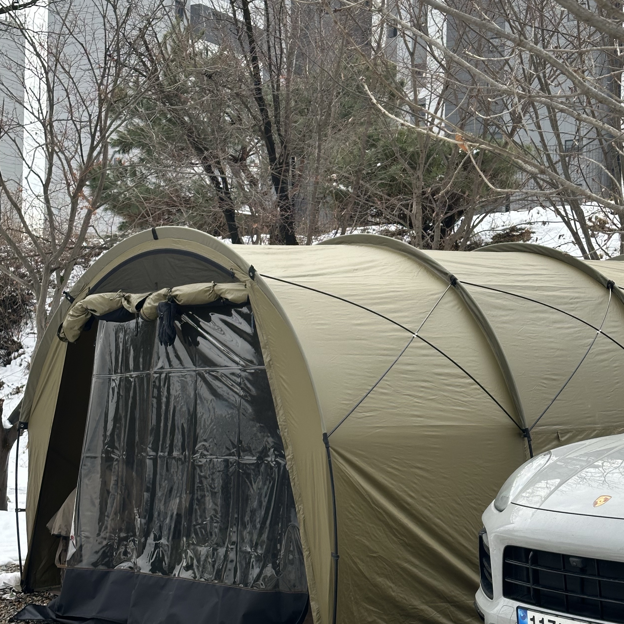 Helinox Tactical Field Tunnel 4.35 Coyote Tan 착용 스타일