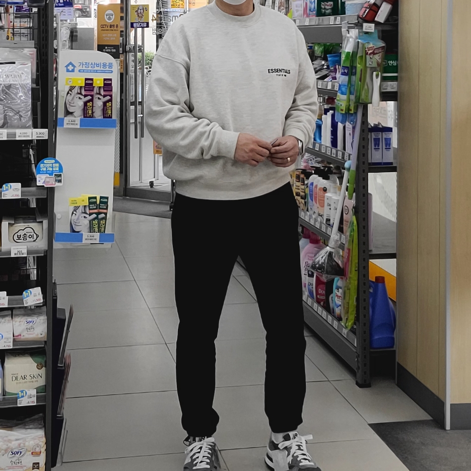 Essentials The Core Collection Crewneck Sweatshirt Light Oatmeal 착용 스타일 - 2