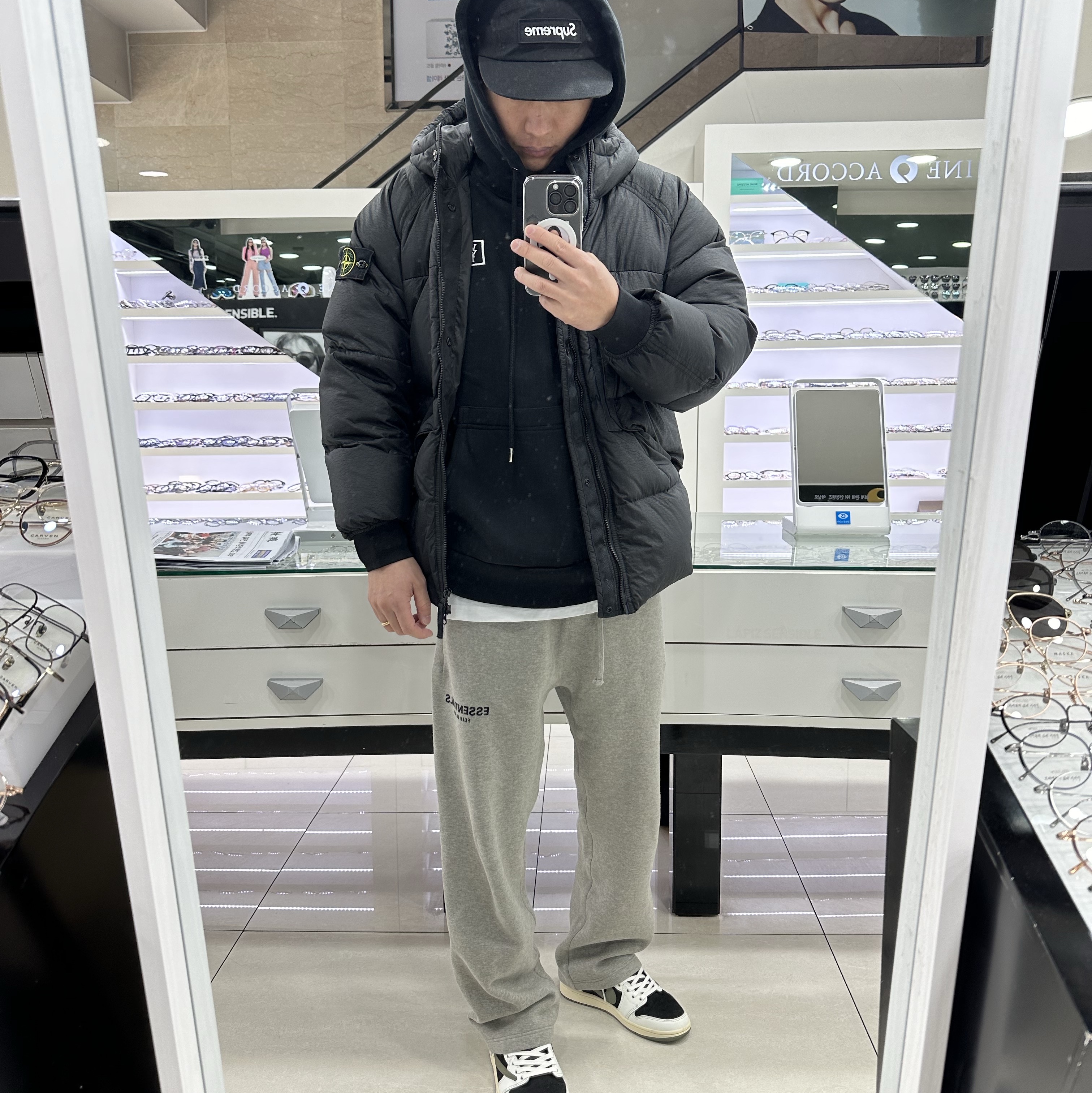 Stone Island 40723 Garment Dyed Crinkle Reps Recycled Nylon Hooded Down Jacket Black - 23FW, Supreme Waxed Cotton Camp Cap Black - 23FW 착용 스타일