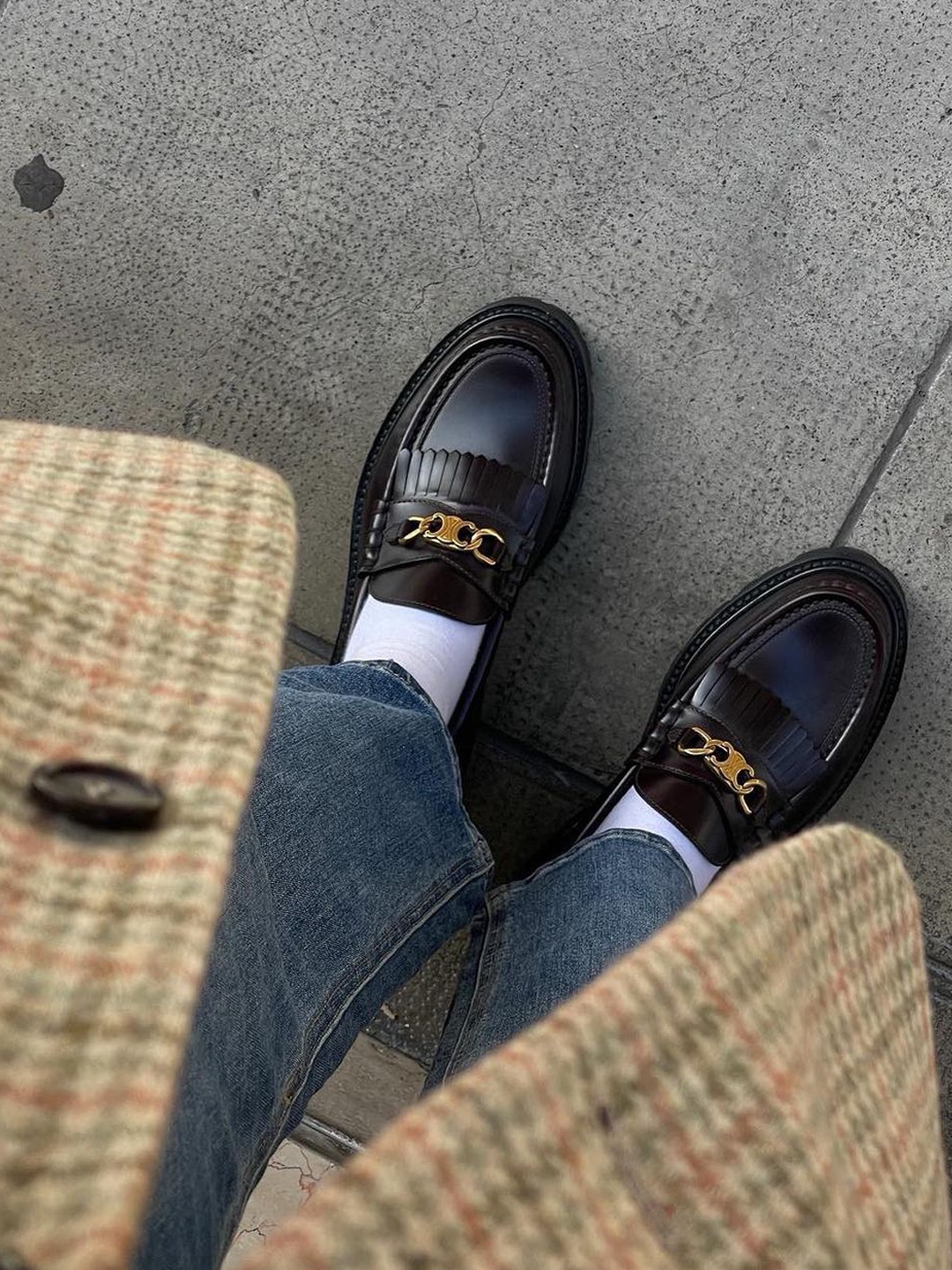 (W) Celine Luco Triomphe Loafers in Polished Calfskin Black, (W) Celine Margaret Loafer with Triomphe Frame in Polished Bull Black 착용 스타일 - 5