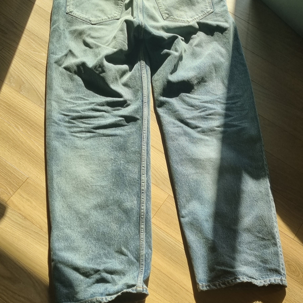 Balenciaga Loose Fit Jeans Light Blue 착용 스타일 - 3