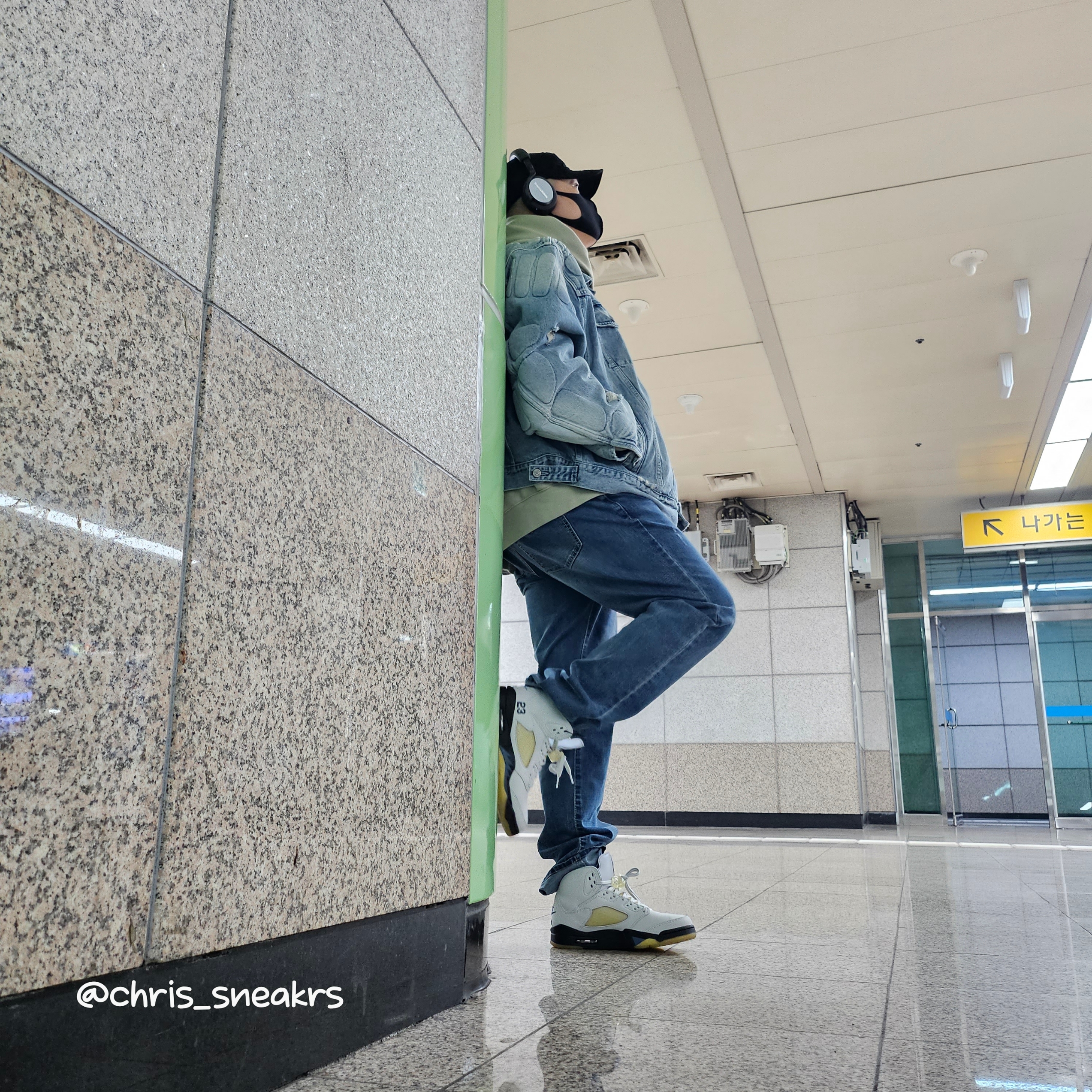 Supreme Lasered Twill Camp Cap Black - 23SS, Yeezy Gap Engineered By Balenciaga Padded Denim Jacket Blue 착용 스타일 - 3