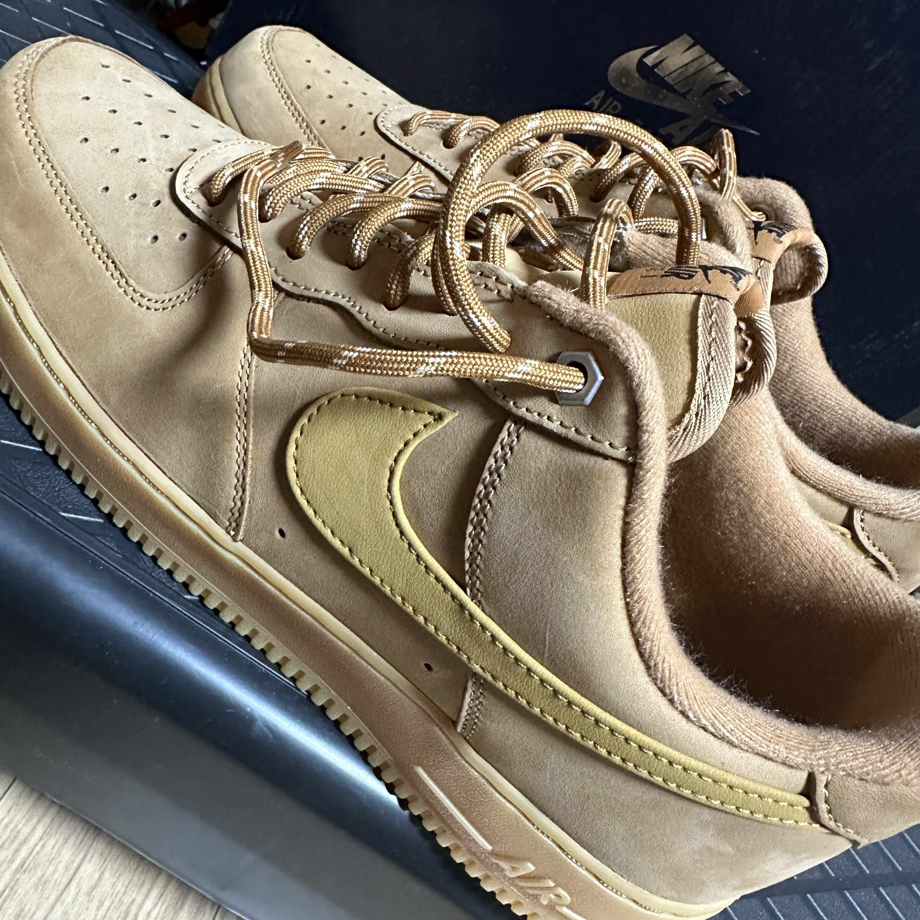 Nike Air Force 1 '07 WB Flax 착용 스타일
