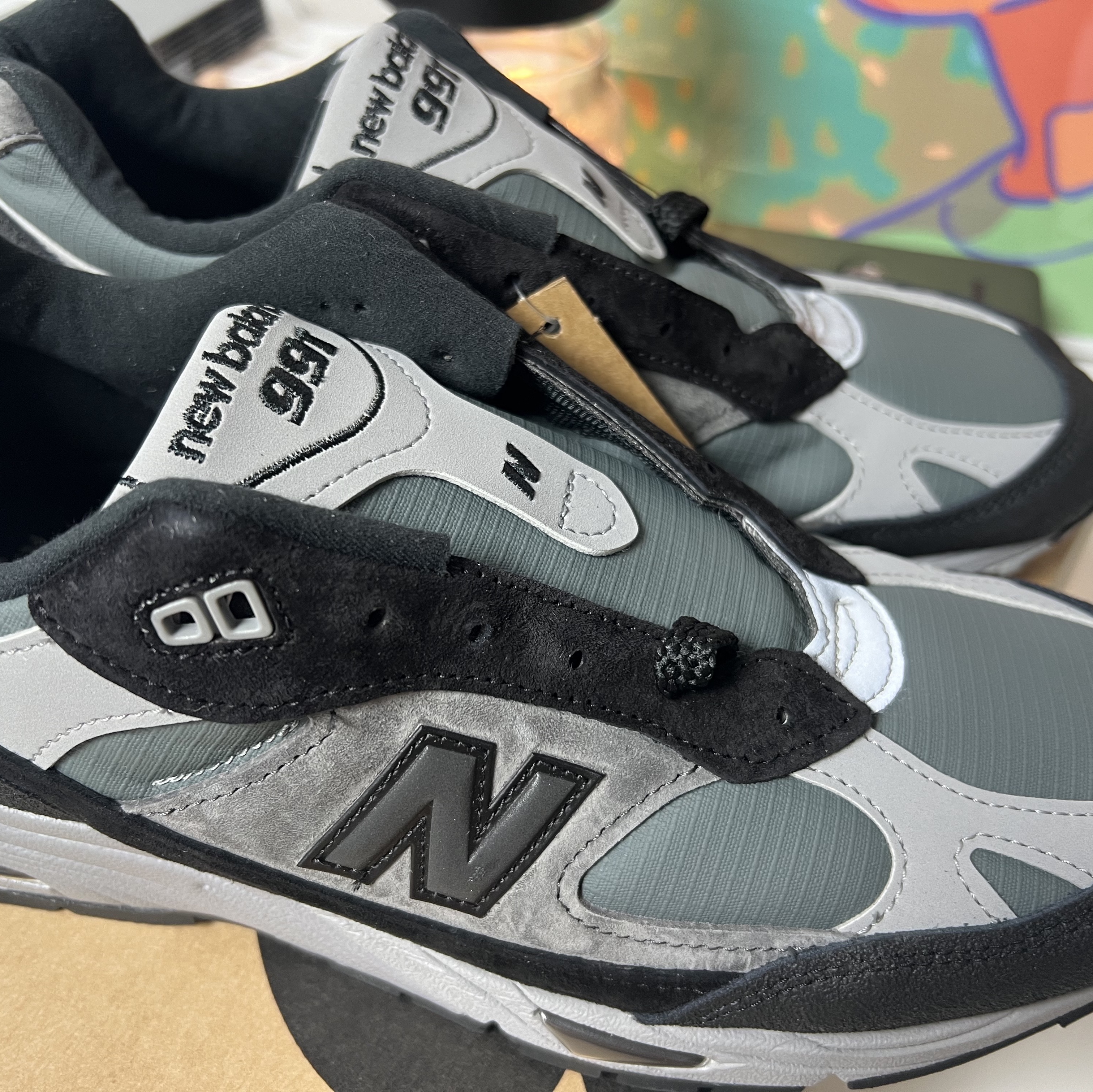 New Balance 991 Made in UK Black Grey 착용 스타일 - 3