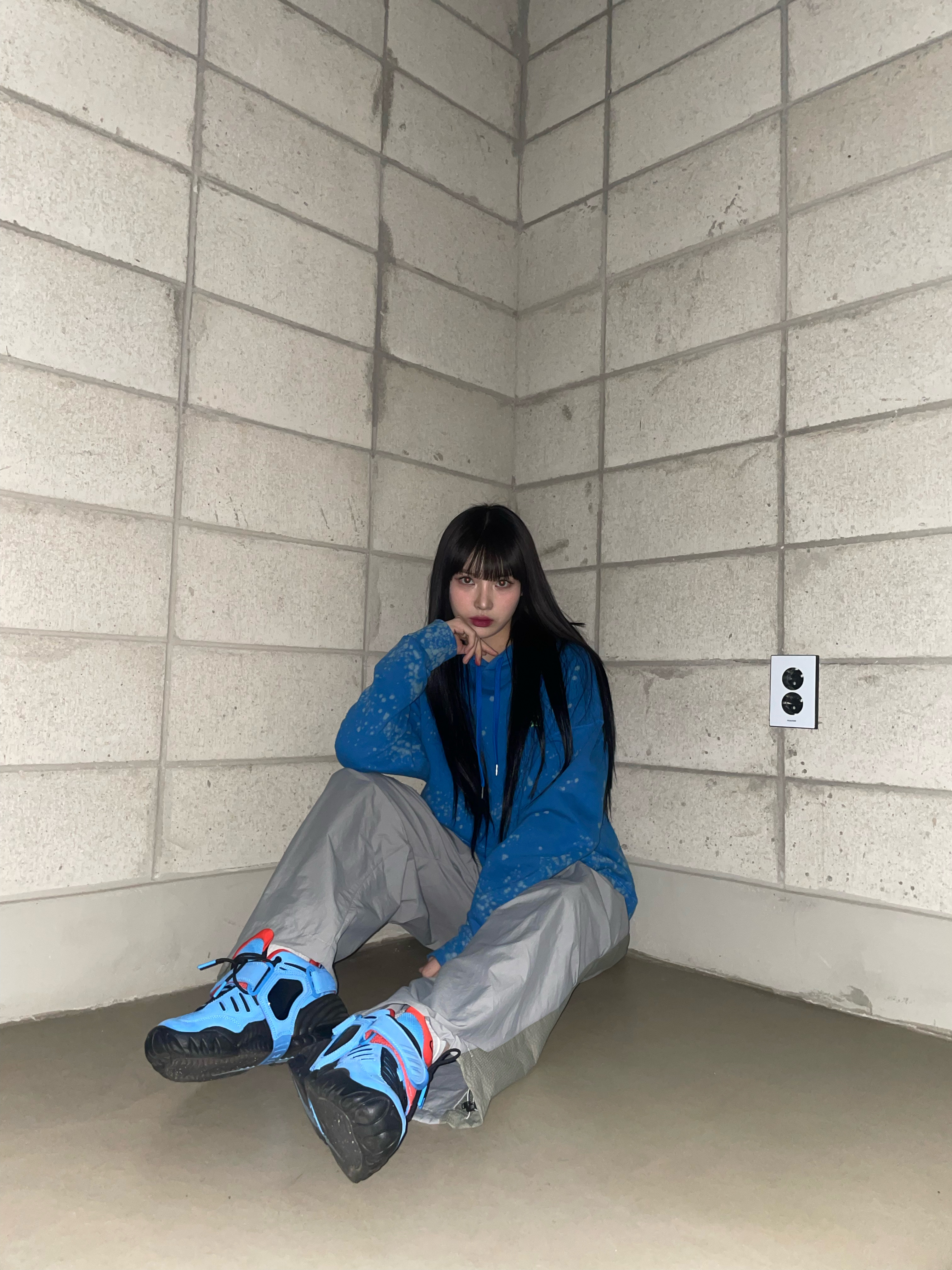 Nike x Ambush Air Adjust Force SP University Blue and Habanero Red 착용 스타일 - 4