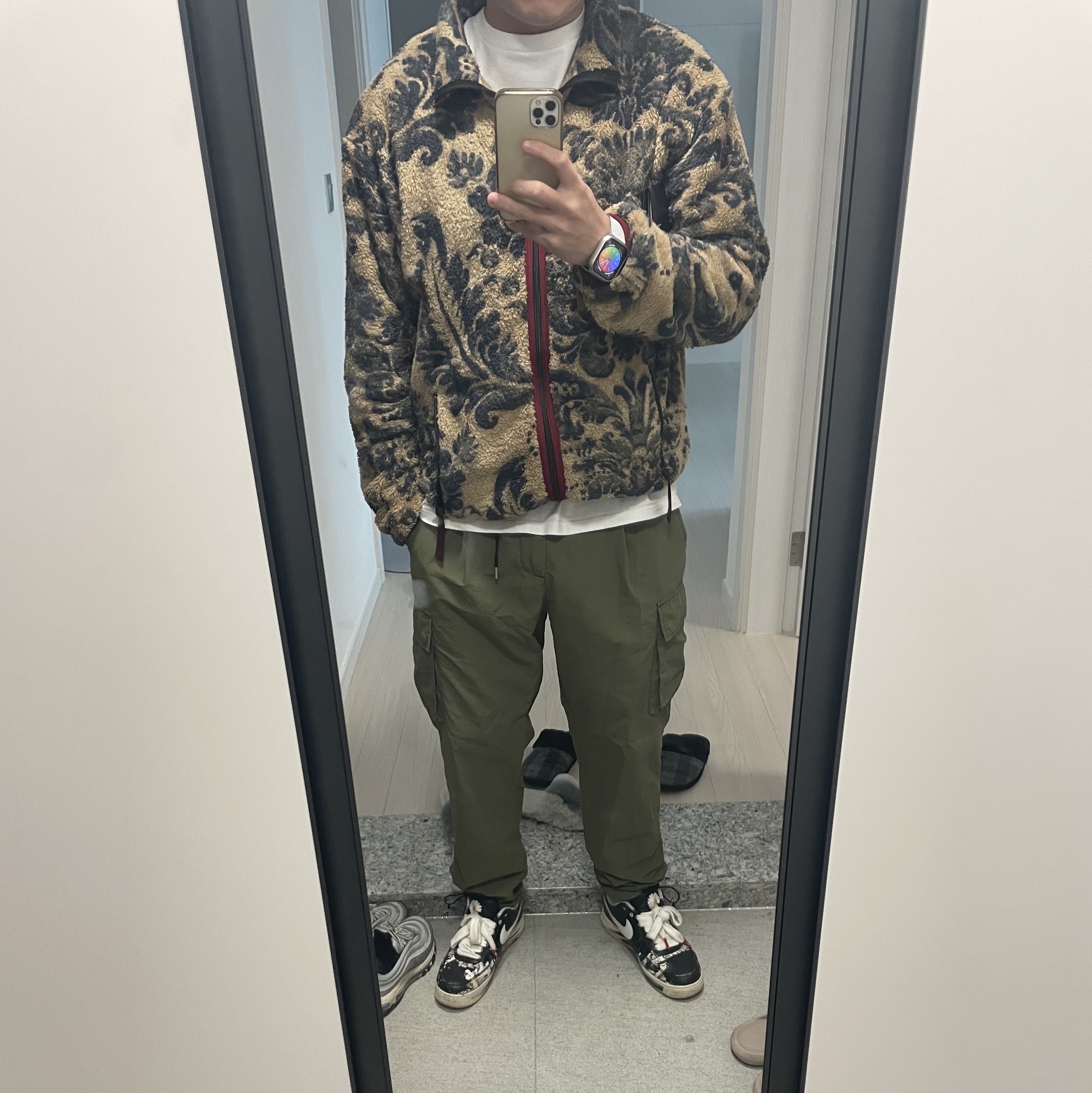 Kapital Damask Pattern Maria Fleece Zip Blouson Beige, Nike x Peaceminusone Air Force 1 Low Para-Noise 착용 스타일