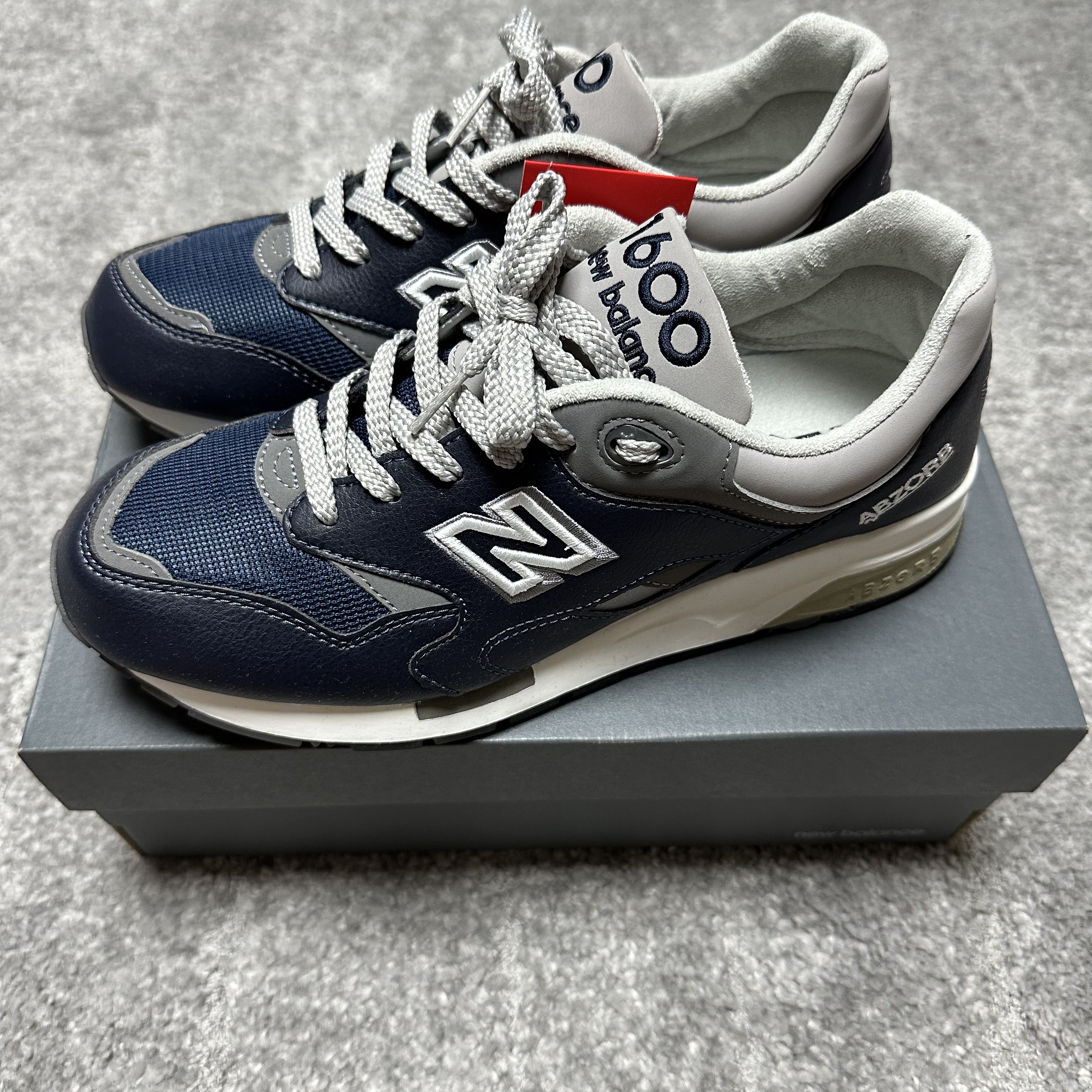 New Balance 1600 Legacy Navy 착용 스타일 - 1
