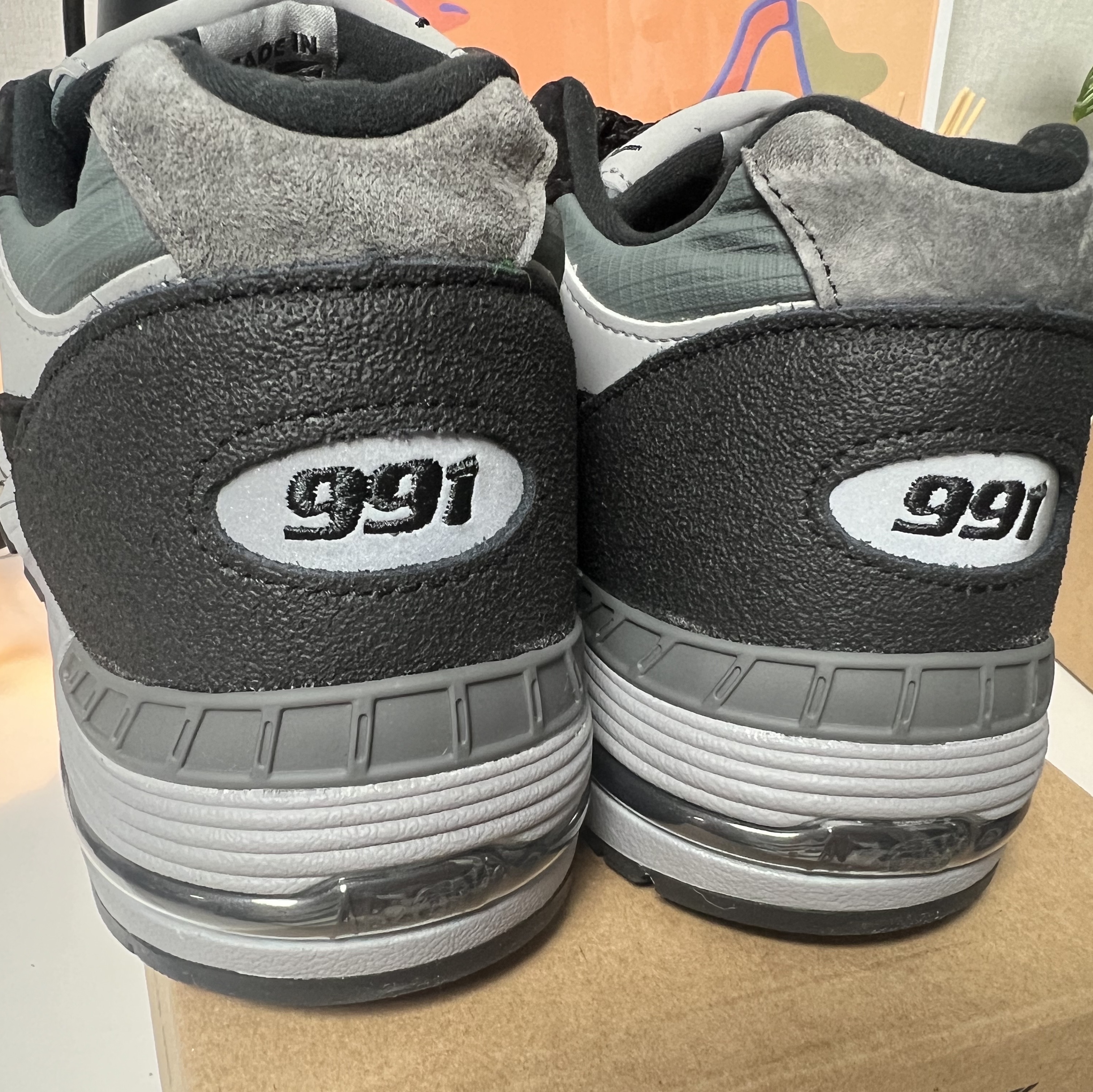 New Balance 991 Made in UK Black Grey 착용 스타일 - 2