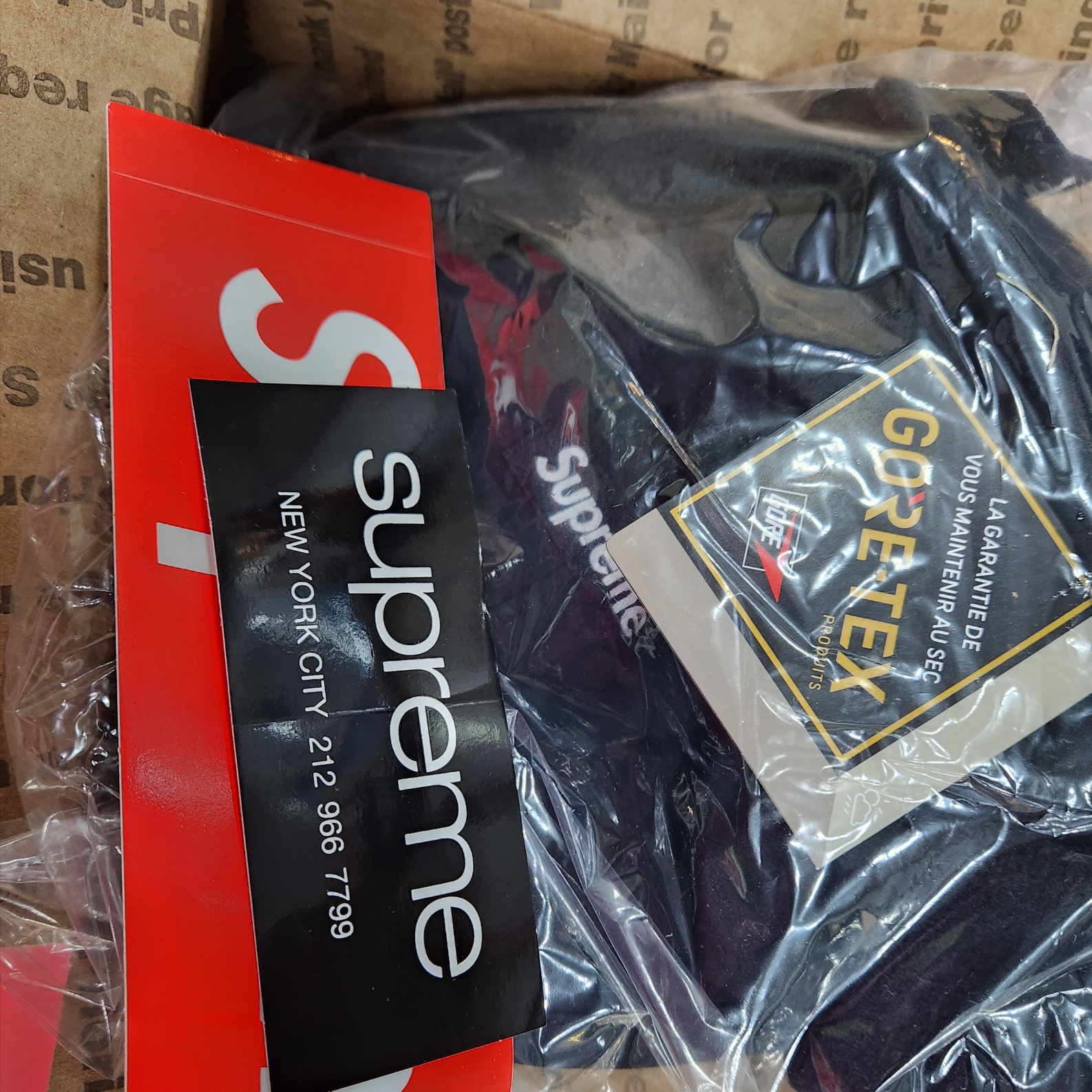 Supreme Gore-Tex Earflap Cap Black - 23FW 착용 스타일