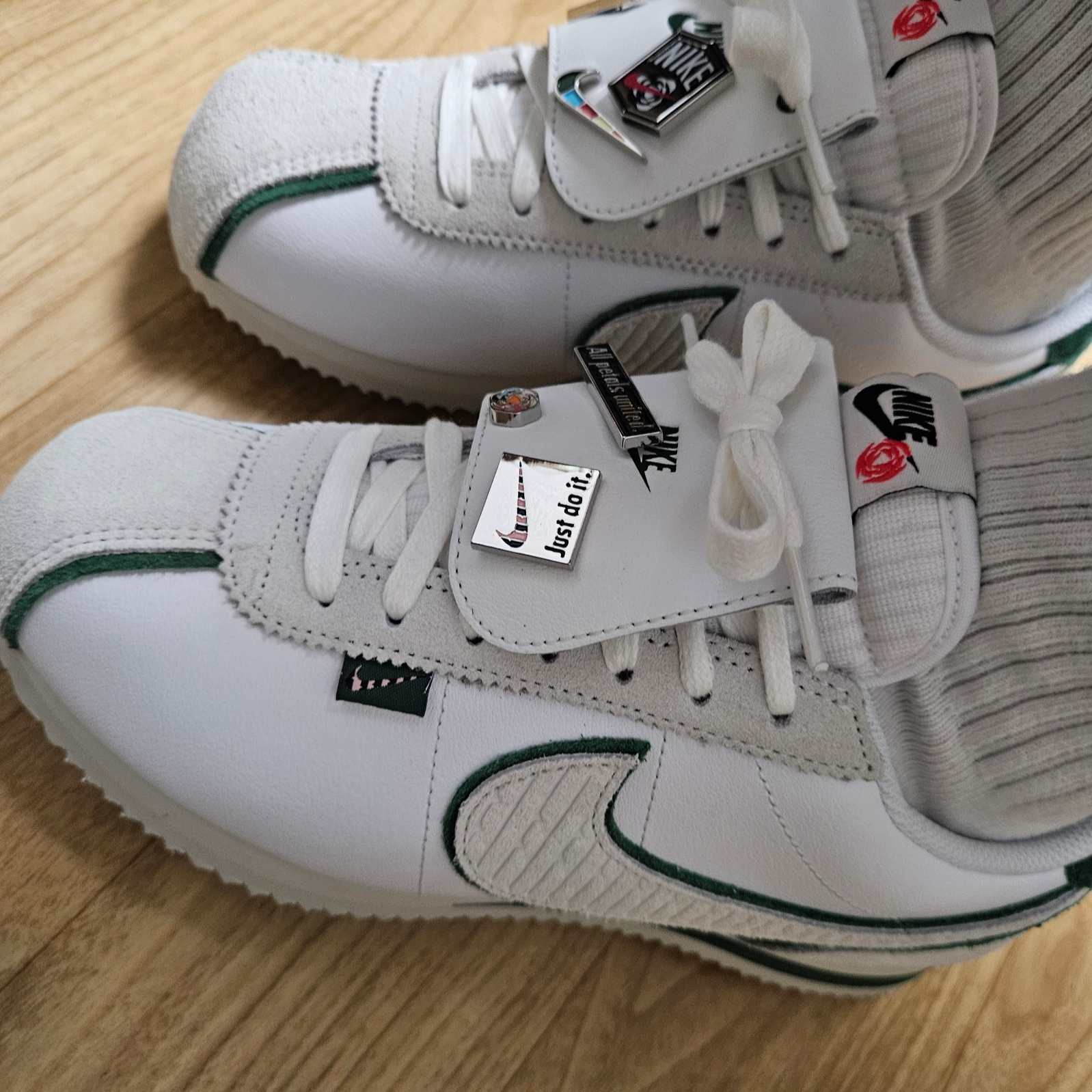 (W) Nike Cortez All Petals United White Fir 착용 스타일 - 3