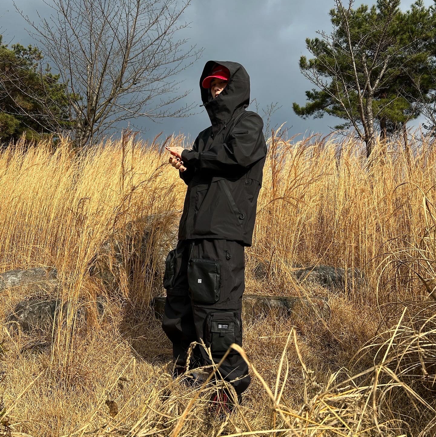 HRTM H114 Hexagon Poket 3L Jacket Black, HRTM M103  Zip-Off 3L Pants Black 착용 스타일 - 2
