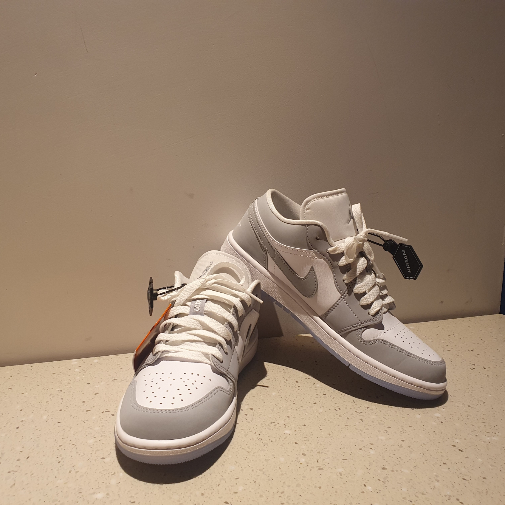 (W) Jordan 1 Low White Wolf Grey 착용 스타일