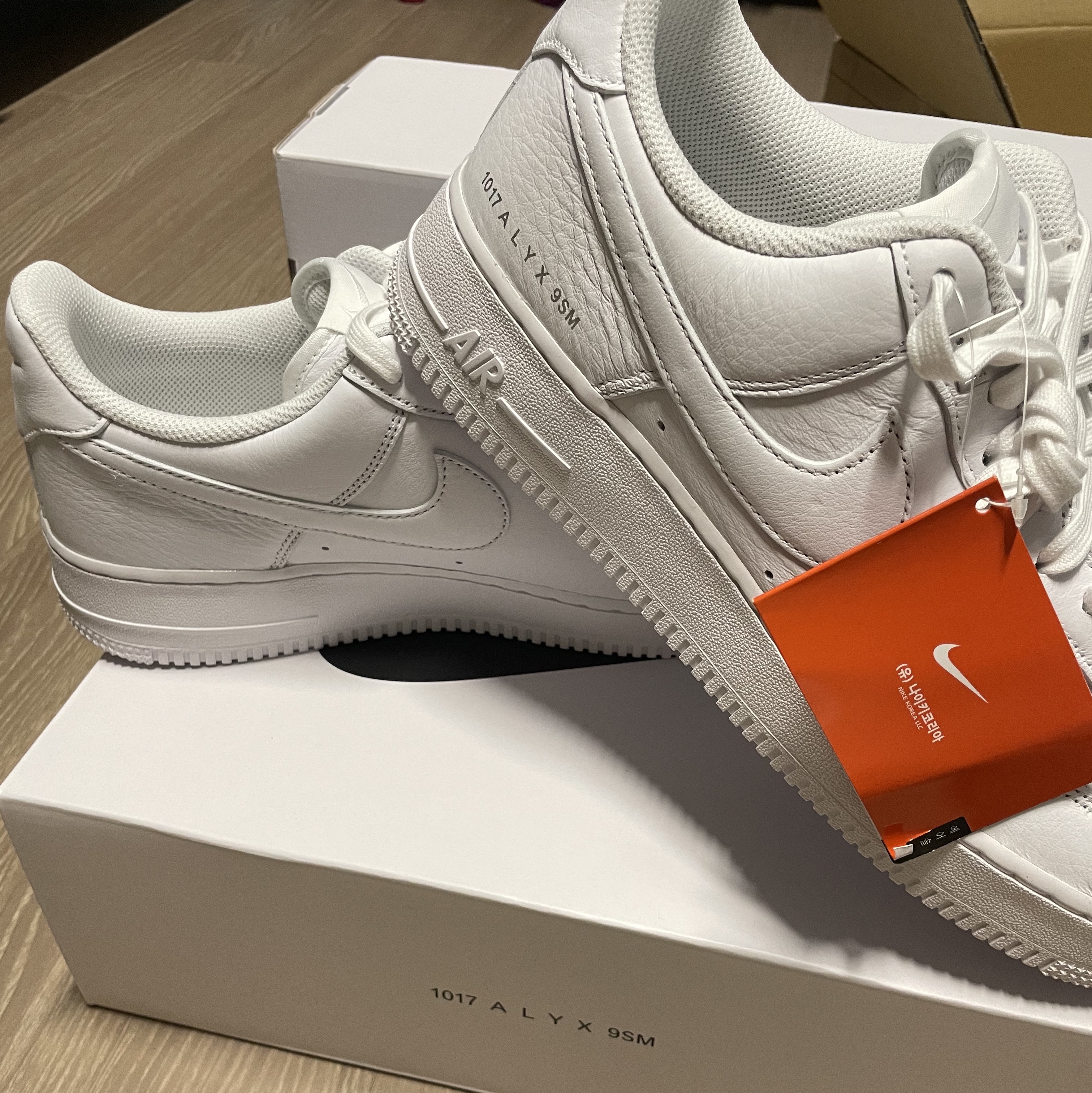 Nike x 1017 Alyx 9SM Air Force 1 Low SP White 착용 스타일 - 3