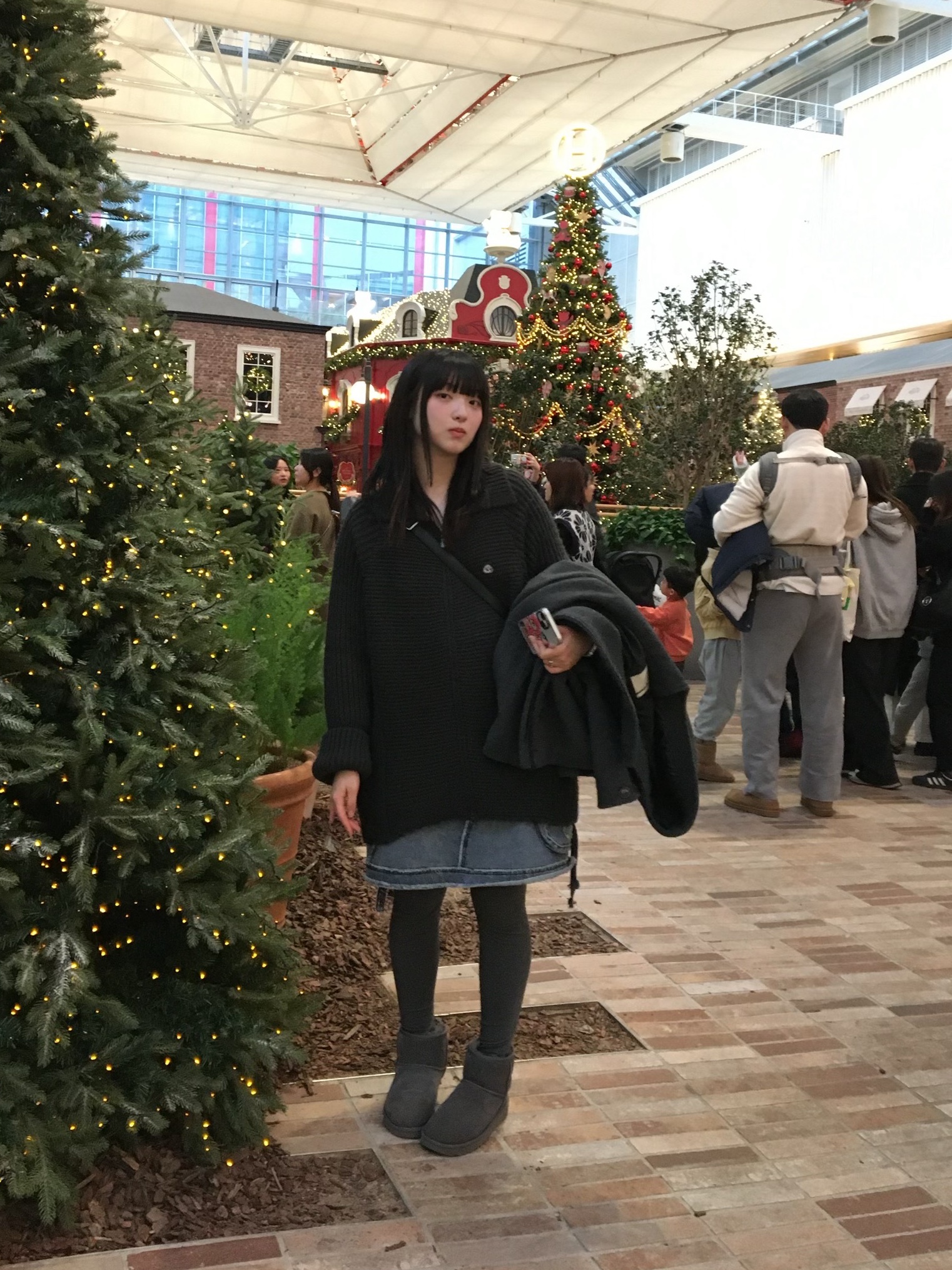 (W) UGG Classic Mini II Boots Grey 착용 스타일 - 3