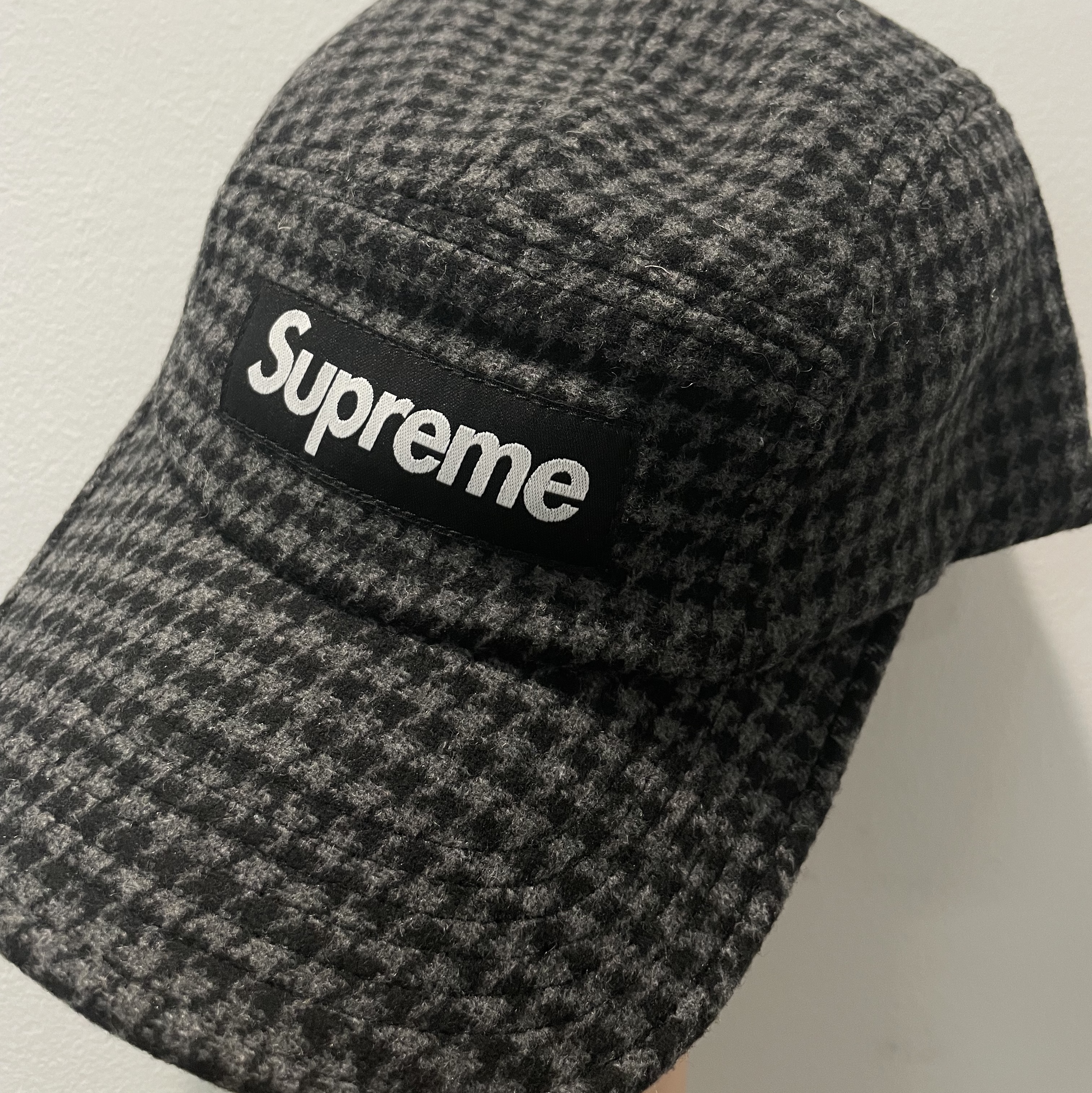 Supreme Houndstooth Wool Camp Cap Black - 23FW 착용 스타일