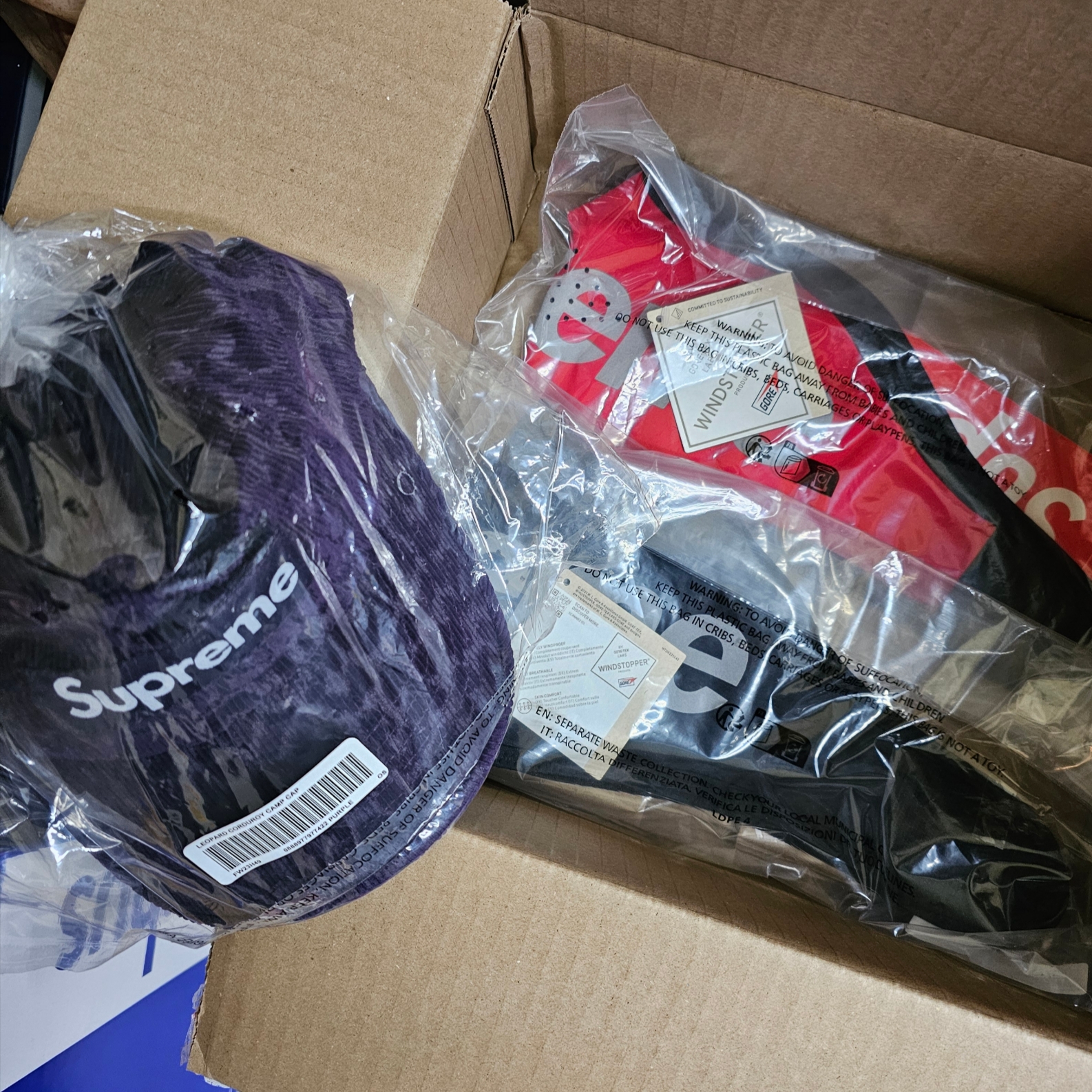Supreme Leopard Corduroy Camp Cap Purple - 23FW, Supreme Windstopper Facemask Red - 23FW 착용 스타일