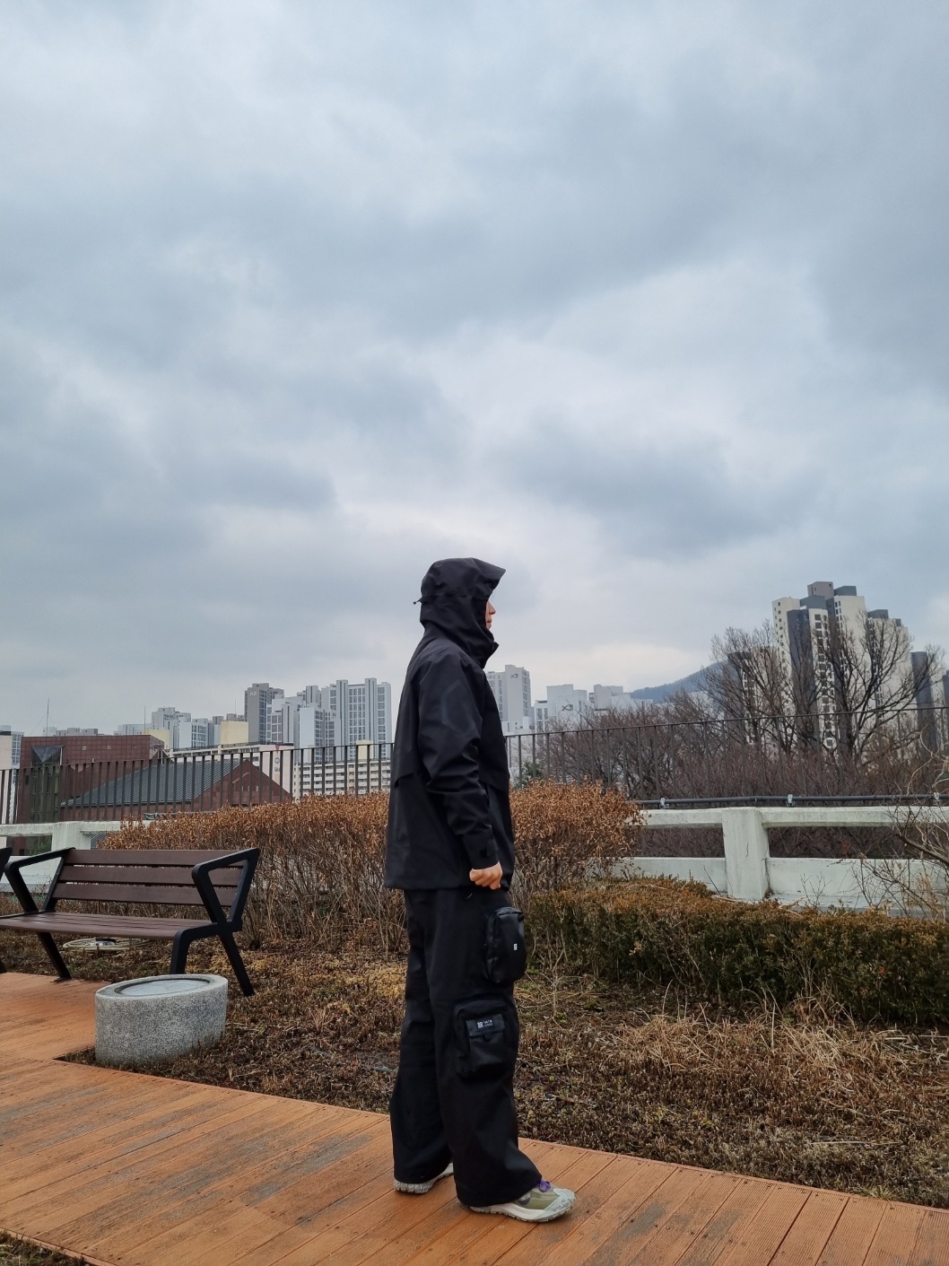 HRTM H114 Hexagon Poket 3L Jacket Black, HRTM M103  Zip-Off 3L Pants Black 착용 스타일 - 4