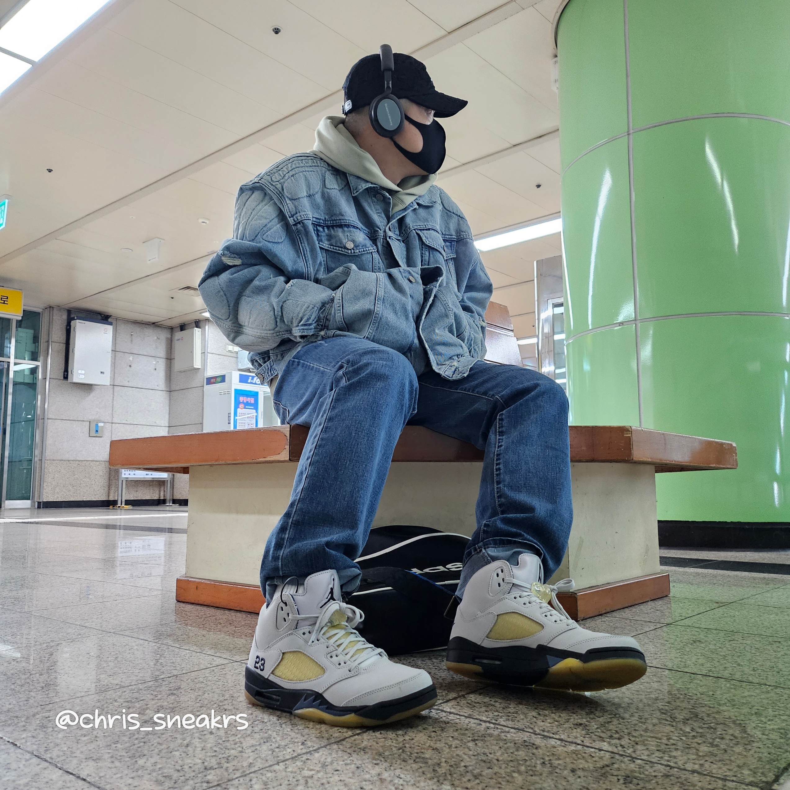 Supreme Lasered Twill Camp Cap Black - 23SS, Yeezy Gap Engineered By Balenciaga Padded Denim Jacket Blue 착용 스타일 - 2