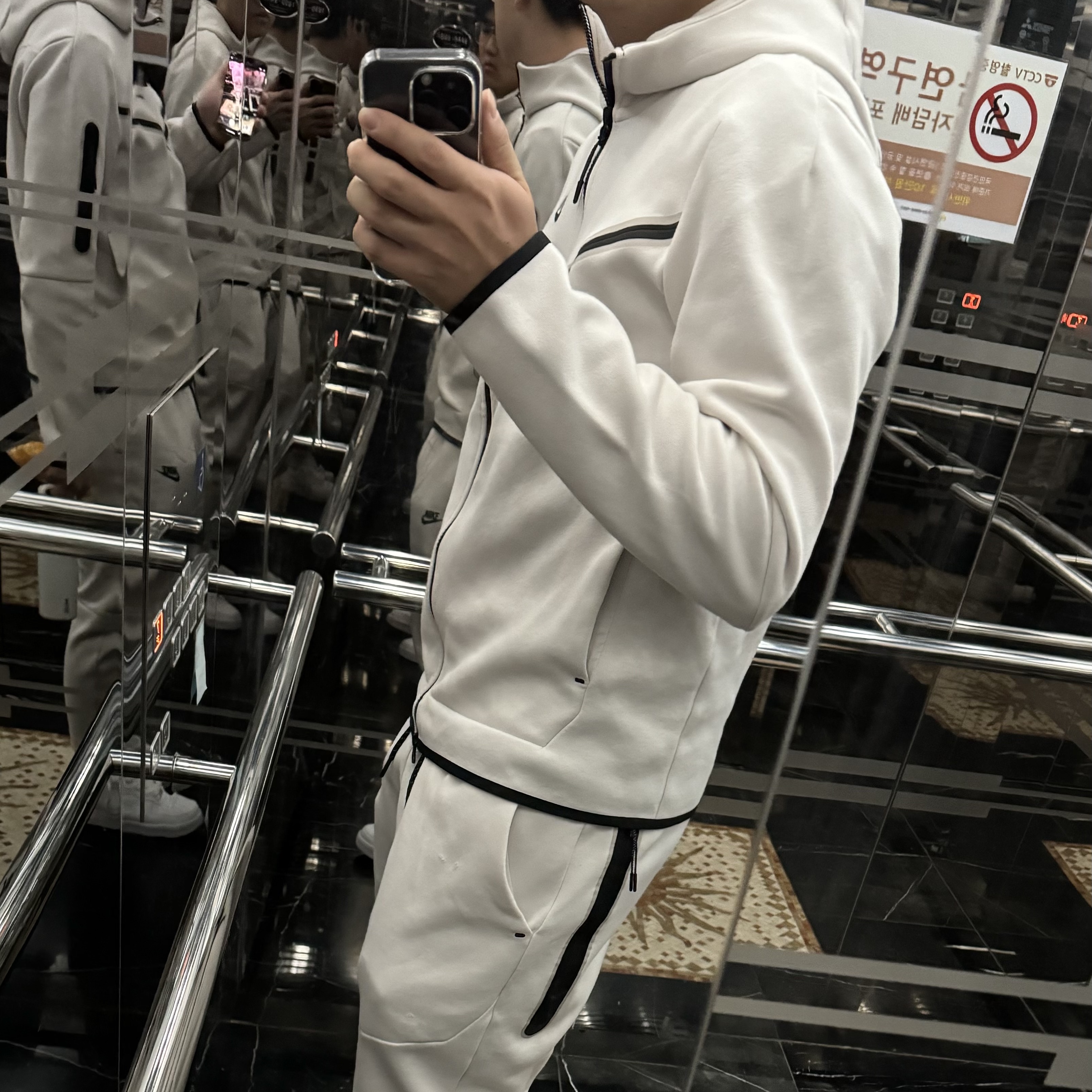 Nike NSW Tech Fleece Full Zip Hoodie Black - Asia, Nike NSW Tech Fleece Windrunner Full Zip Hoodie Sea Glass - Asia 착용 스타일 - 2