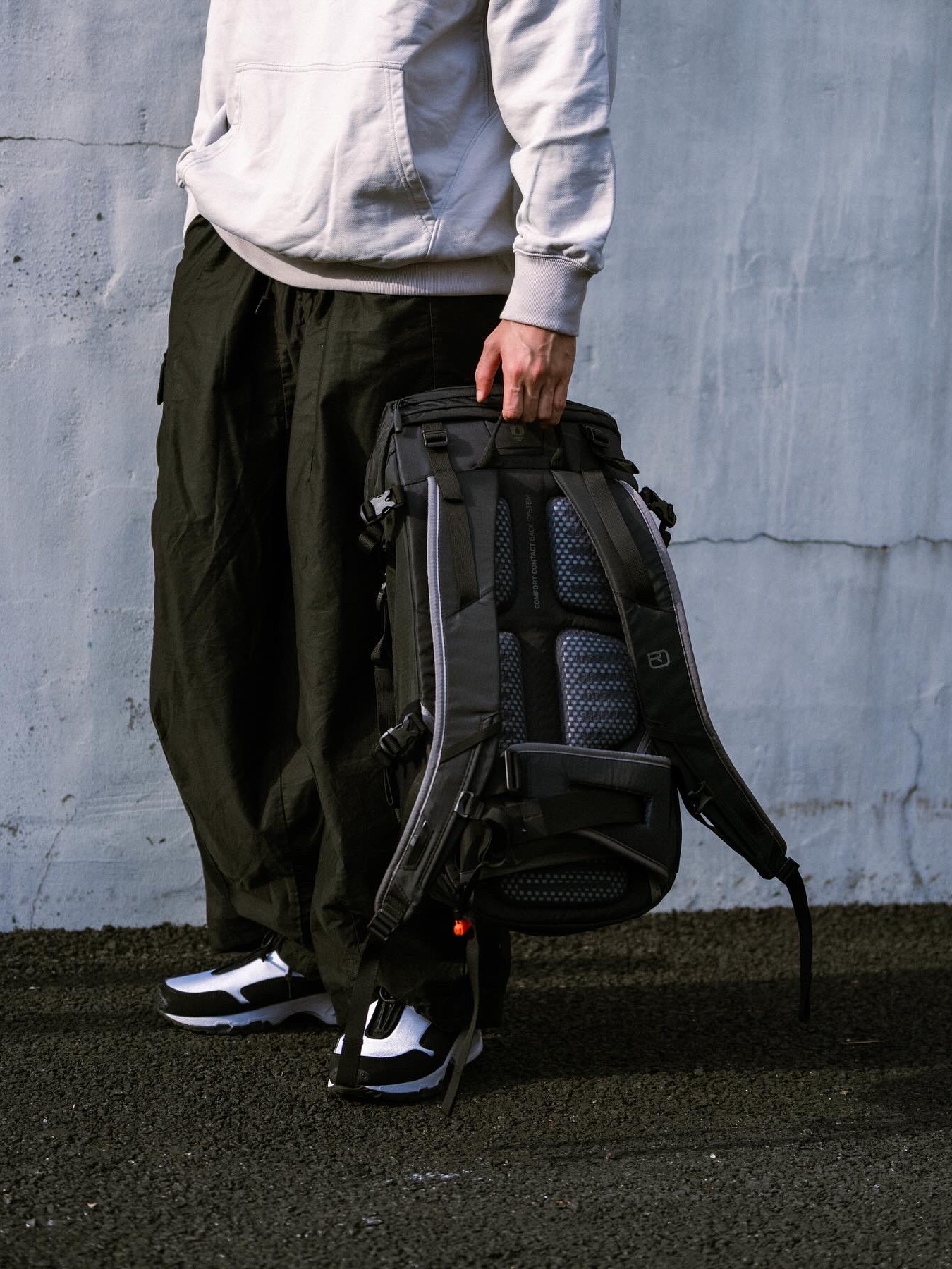 Nike x Comme des Garcons Homme Plus Air Max Sunder SP White Black, Palace x Arc'teryx Sinsolo Hat Black - 20FW 착용 스타일 - 5