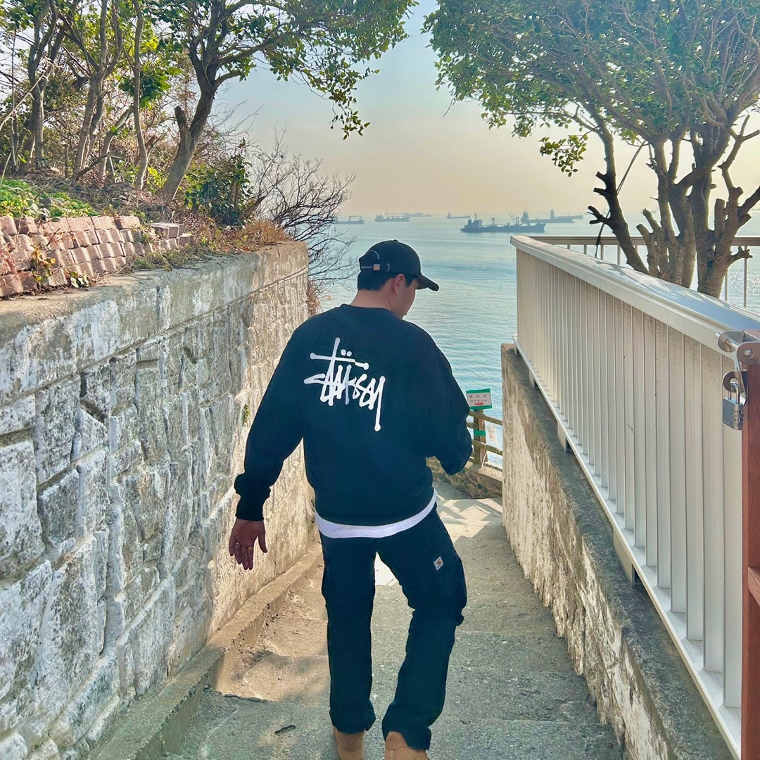 Stussy Basic Stussy Crew Black 2023, Nike x Supreme Air Force 1 Low Flax 착용 스타일