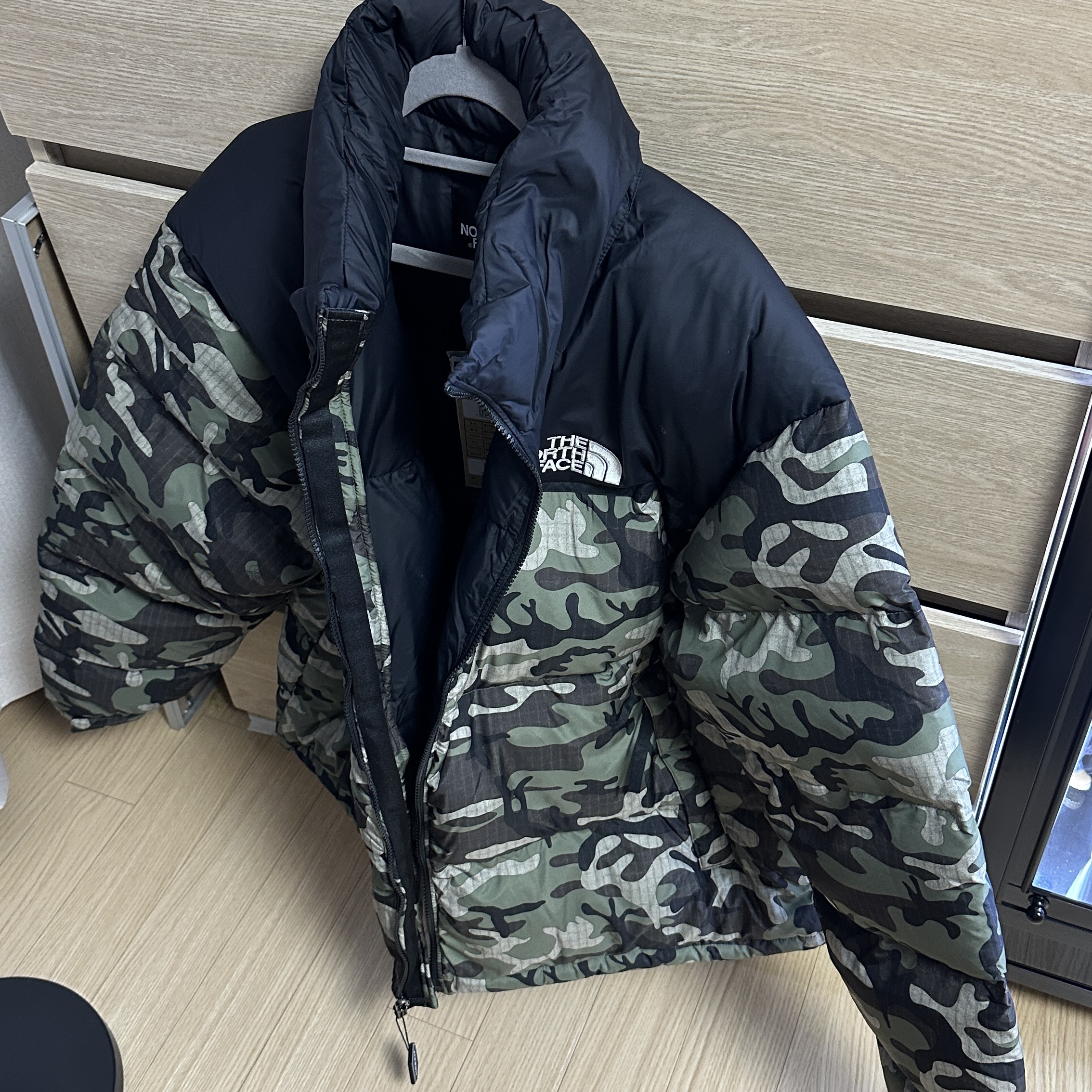 The North Face 1996 Novelty Nuptse Jacket Khaki 착용 스타일