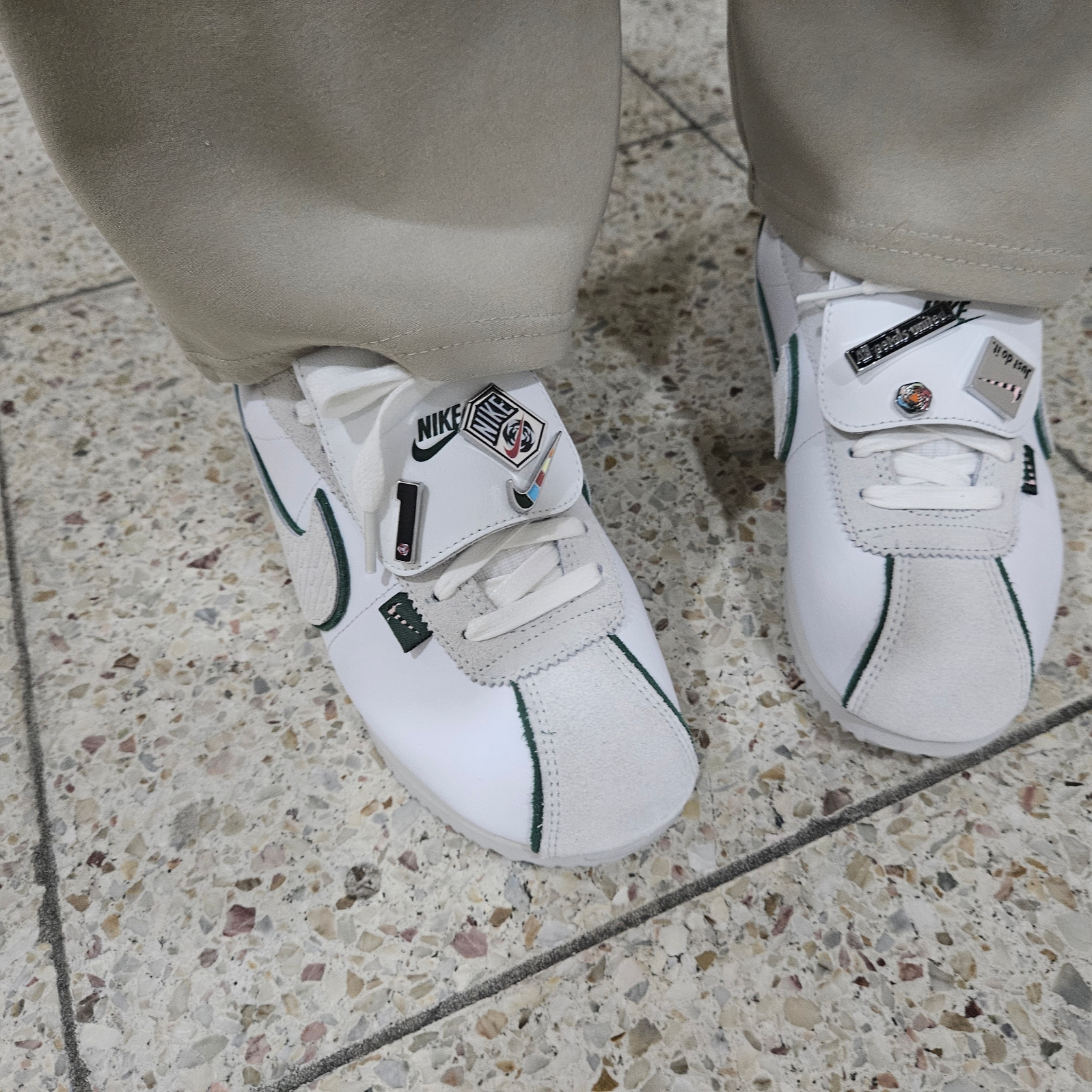 (W) Nike Cortez All Petals United White Fir 착용 스타일 - 1