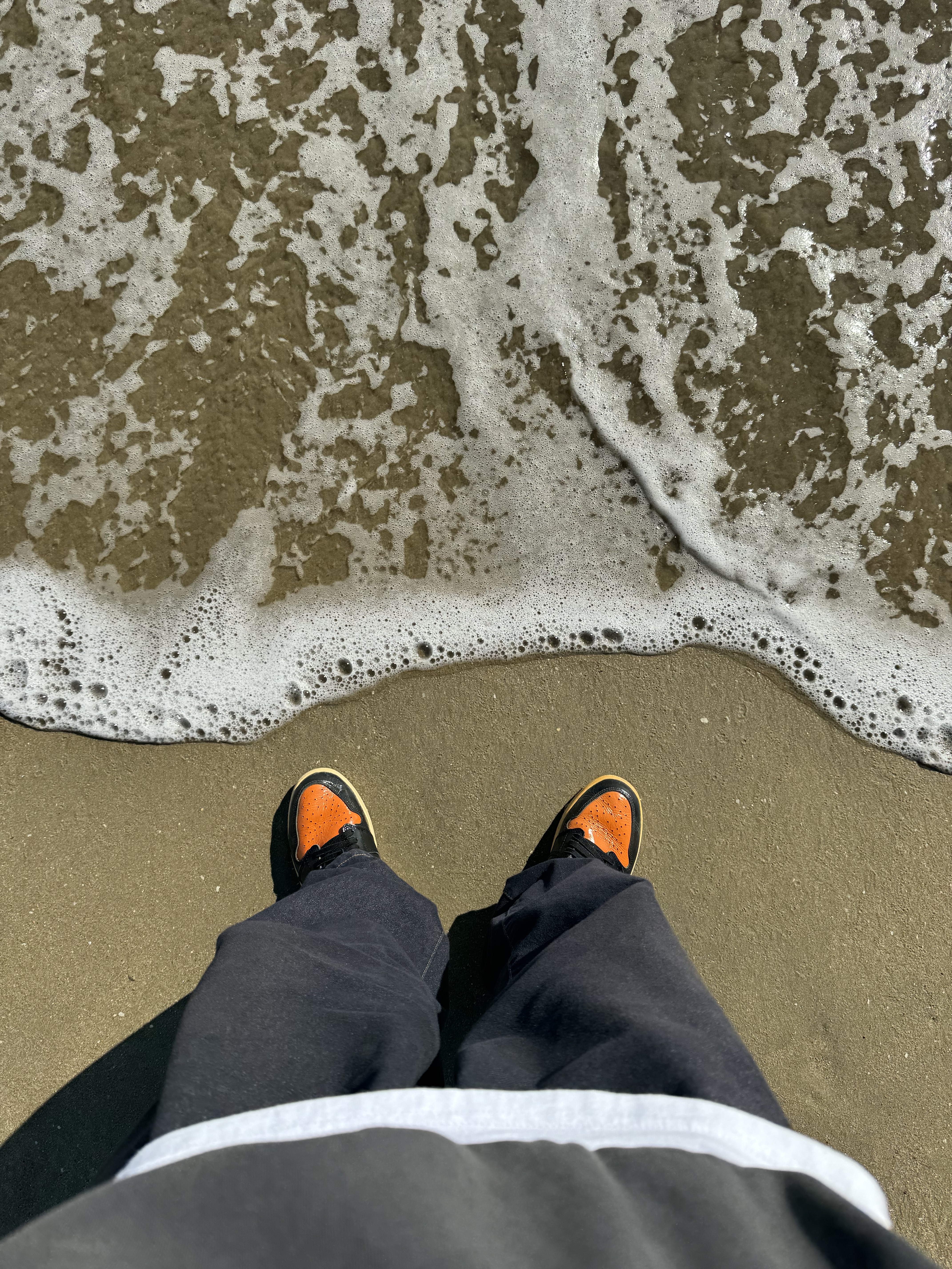 Jordan 1 Retro High Shattered Backboard 3.0, Yeezy Gap Engineered By Balenciaga Dove Hoodie Black 착용 스타일 - 1