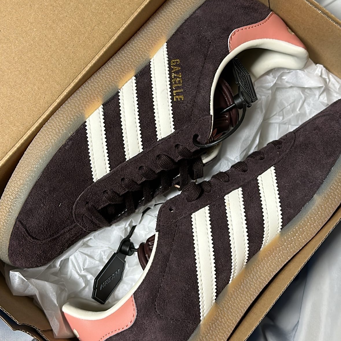 (W) Adidas Gazelle Shadow Brown 착용 스타일