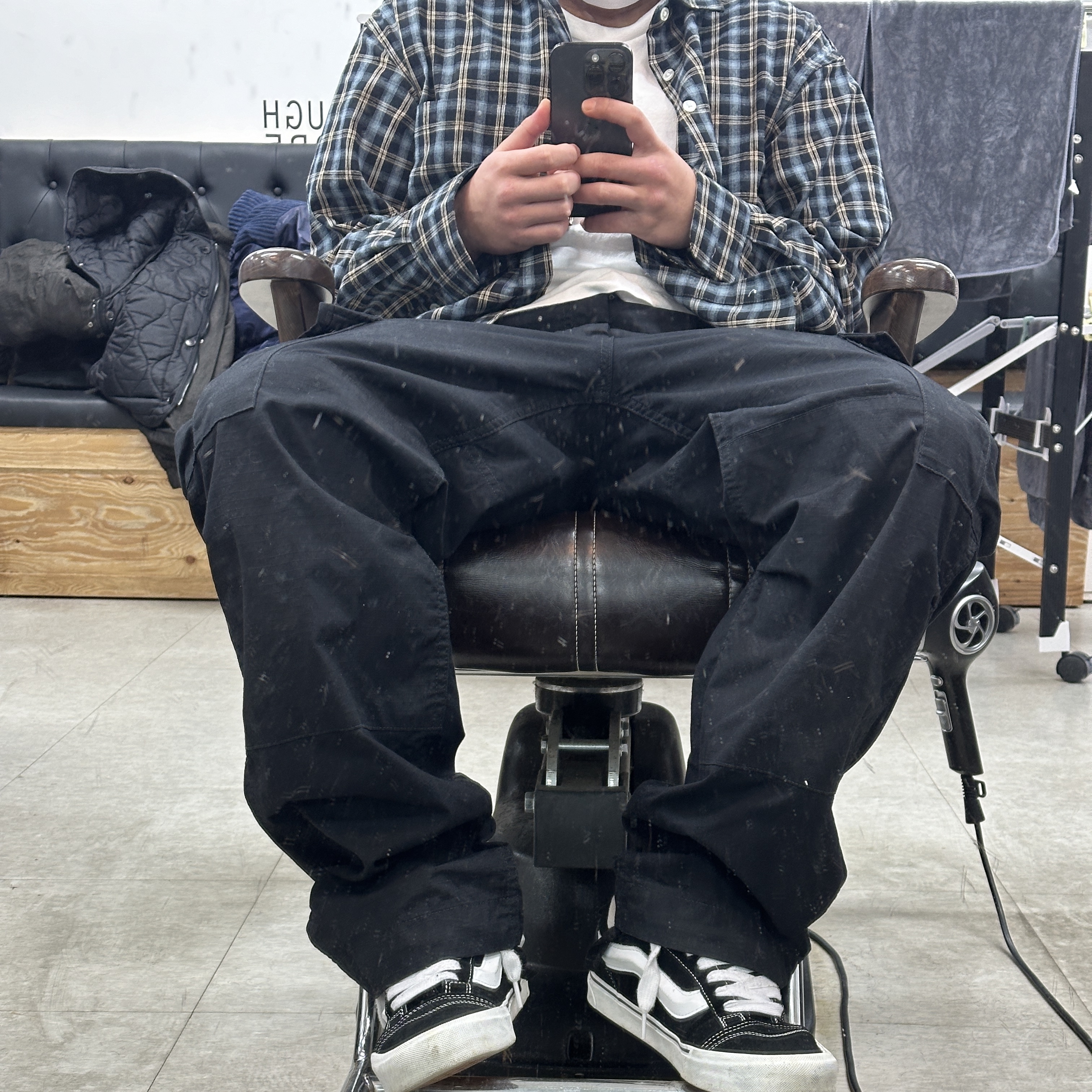 Vans Knu-Skool Black True White, Carhartt WIP Columbia Ripstop Regular Cargo Pants Black 착용 스타일