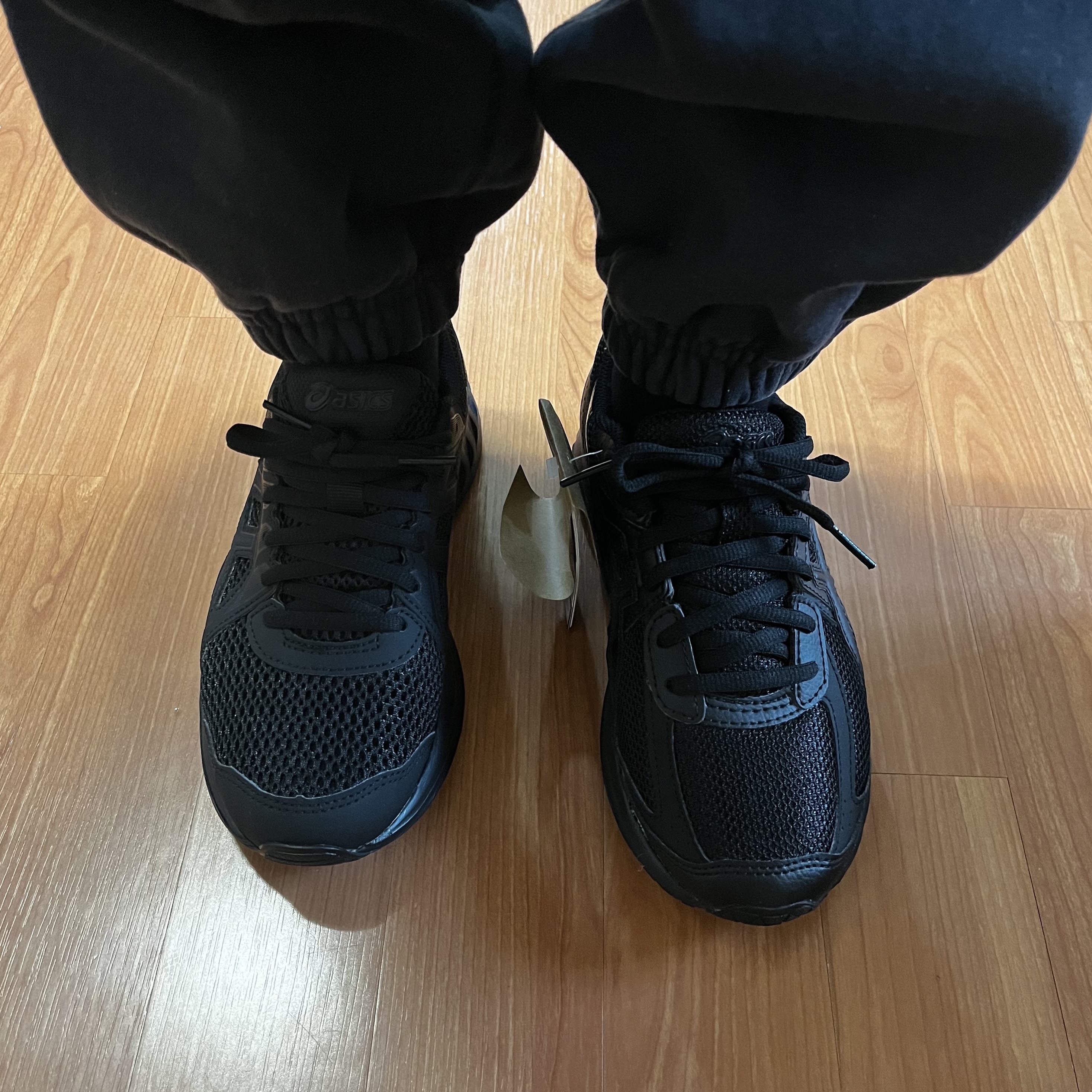 Asics Jog 100 S Black - 2E Wide, (W) Asics Jolt 2 Black Dark Grey - D Wide 착용 스타일 - 3
