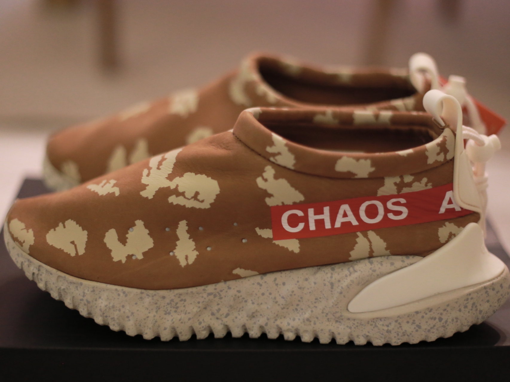 Nike x Undercover Moc Flow SP Ale Brown 착용 스타일 - 1