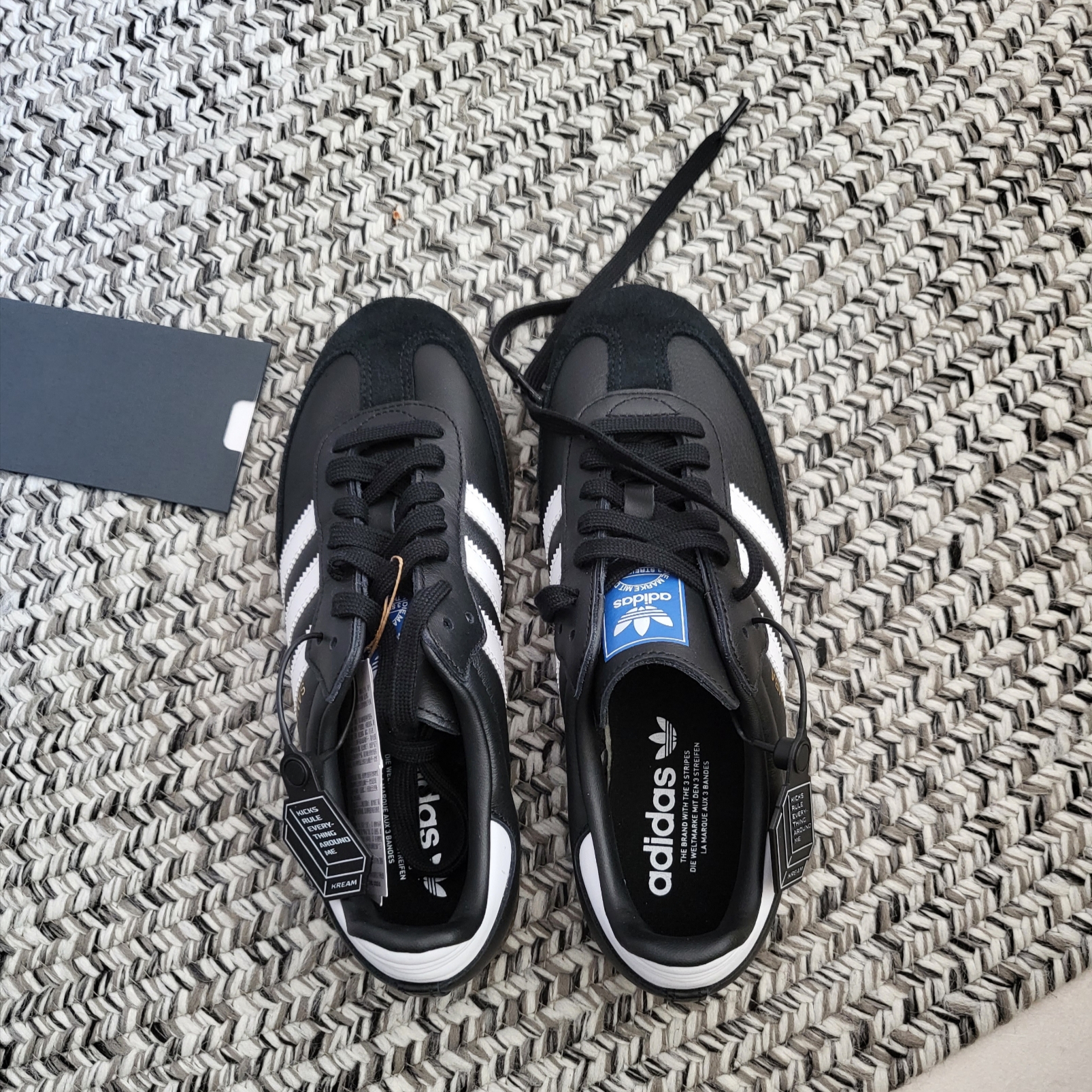 Adidas Samba OG Black White Gum 착용 스타일