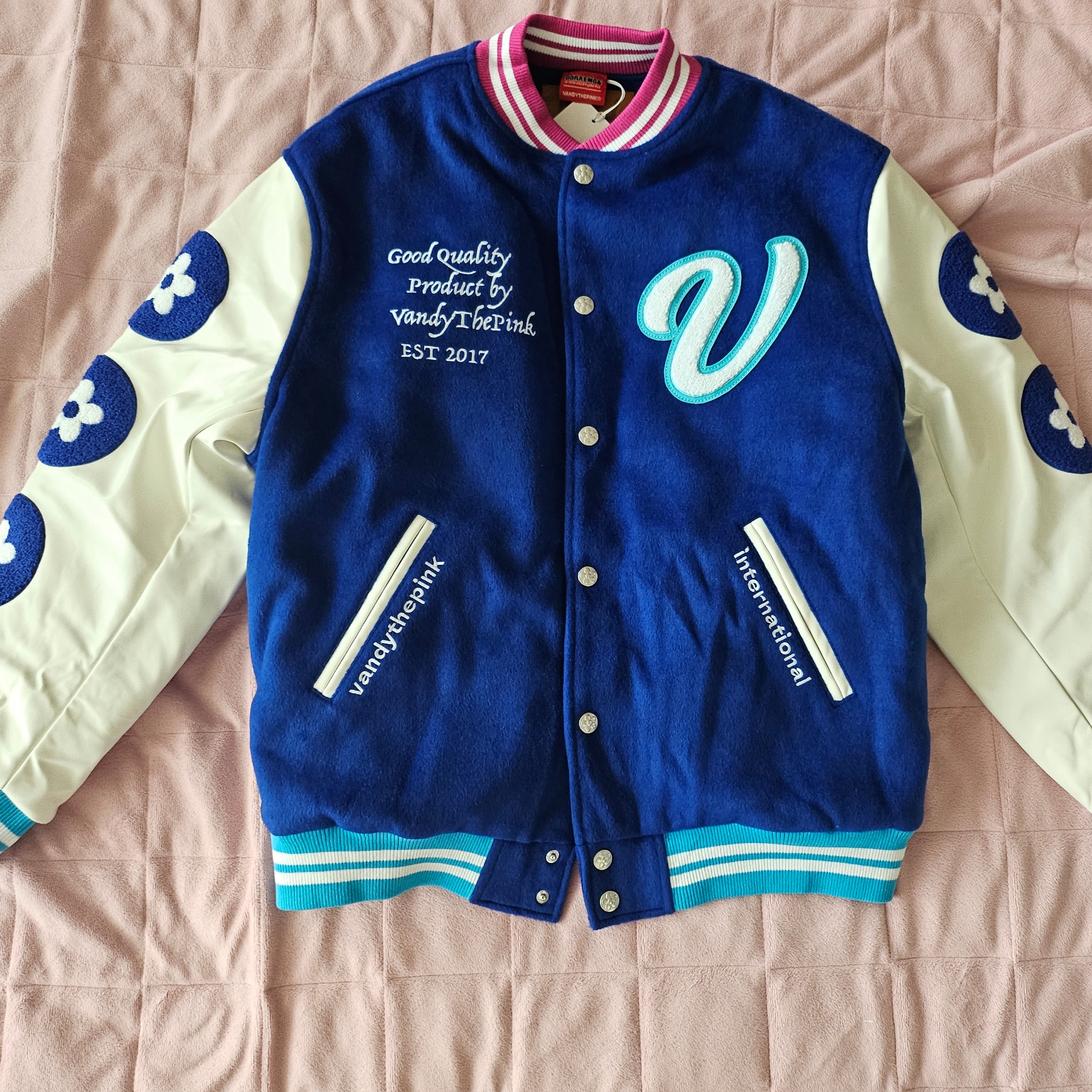 Vandy The Pink x Doraemon Varsity Jacket 착용 스타일