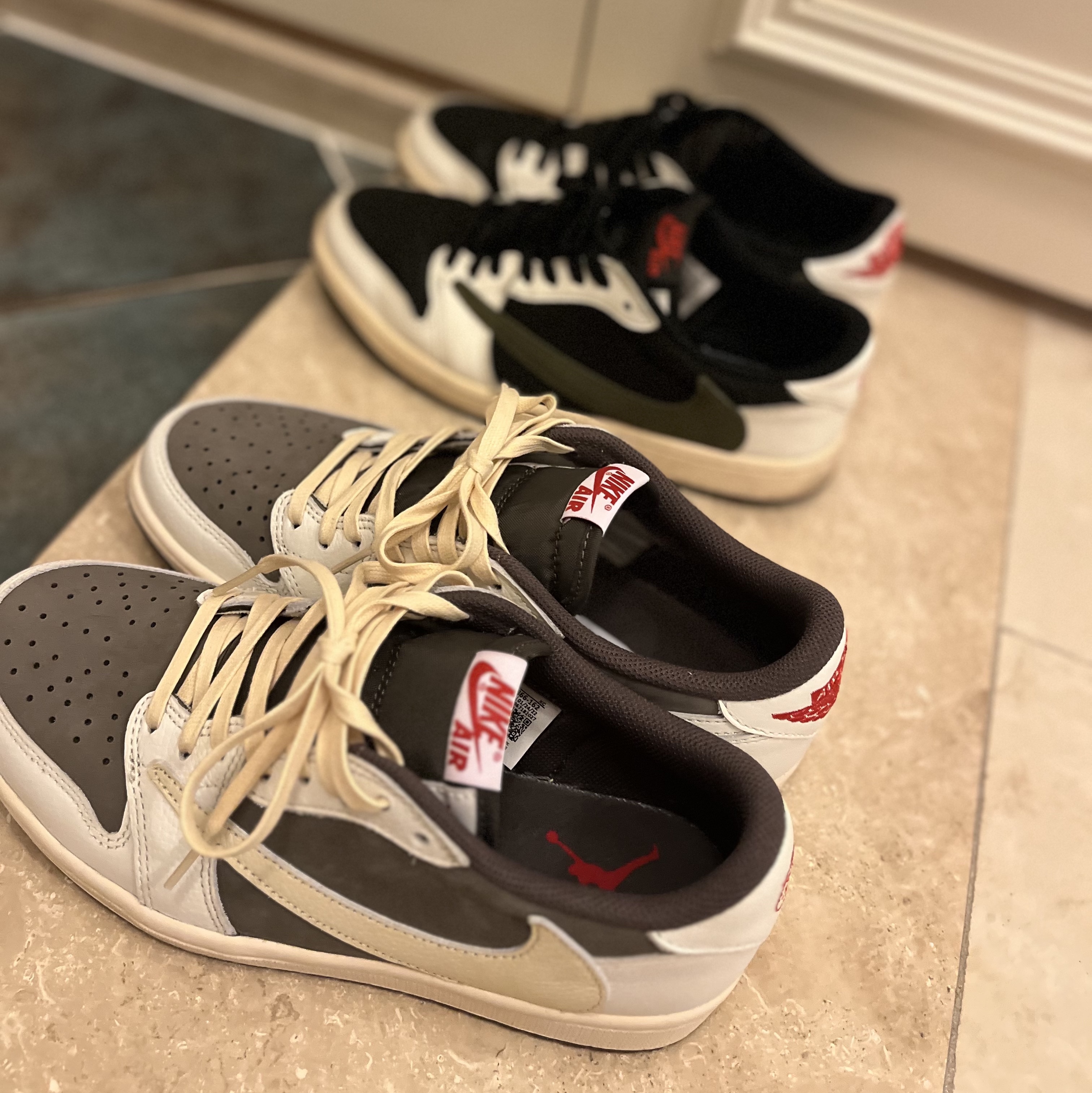 Jordan 1 x Travis Scott Retro Low OG SP Sail and Ridgerock, (W) Jordan 1 x Travis Scott Retro Low OG SP Medium Olive 착용 스타일