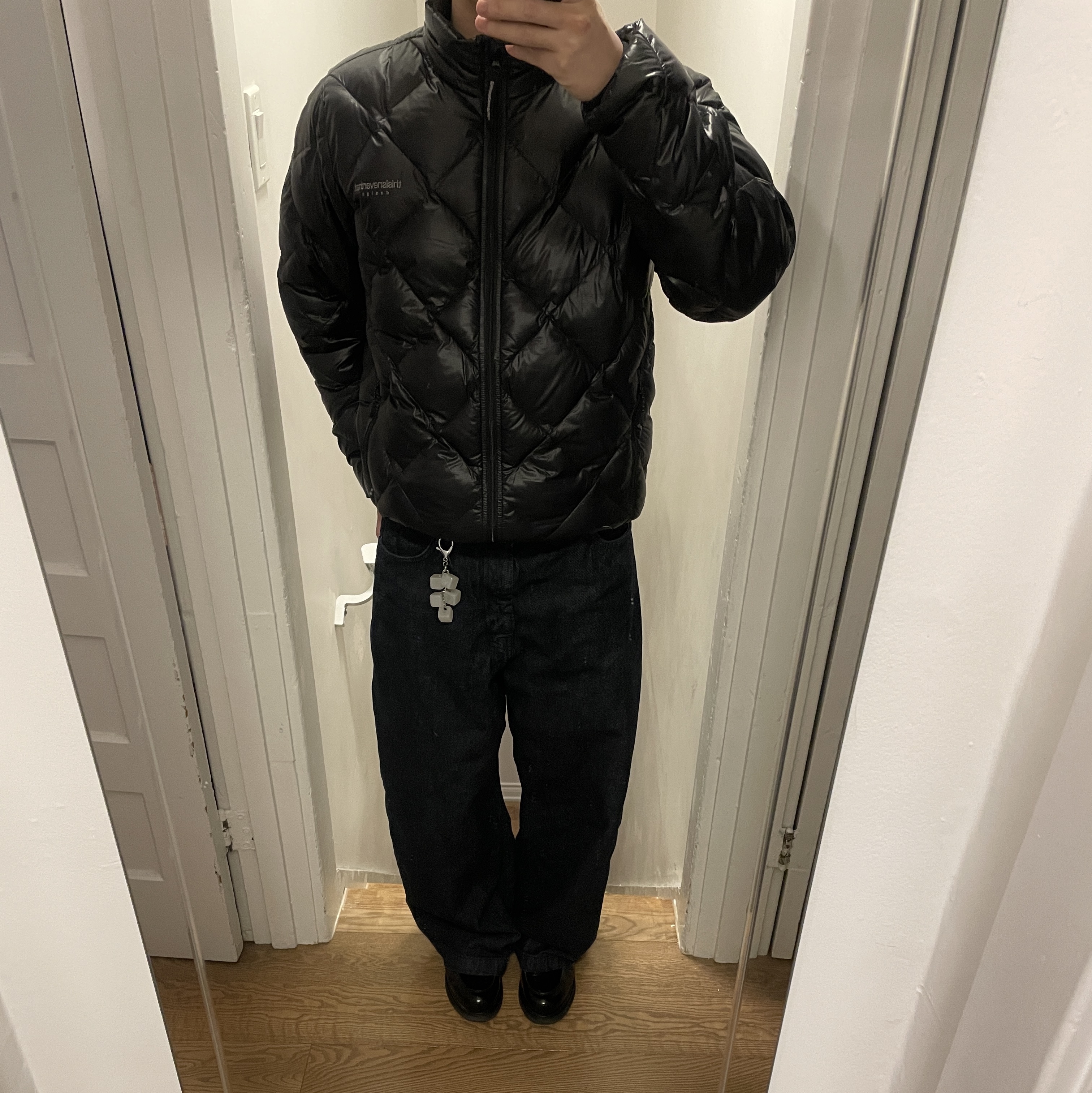 thisisneverthat Ultralight Down Jacket Black 착용 스타일 - 1