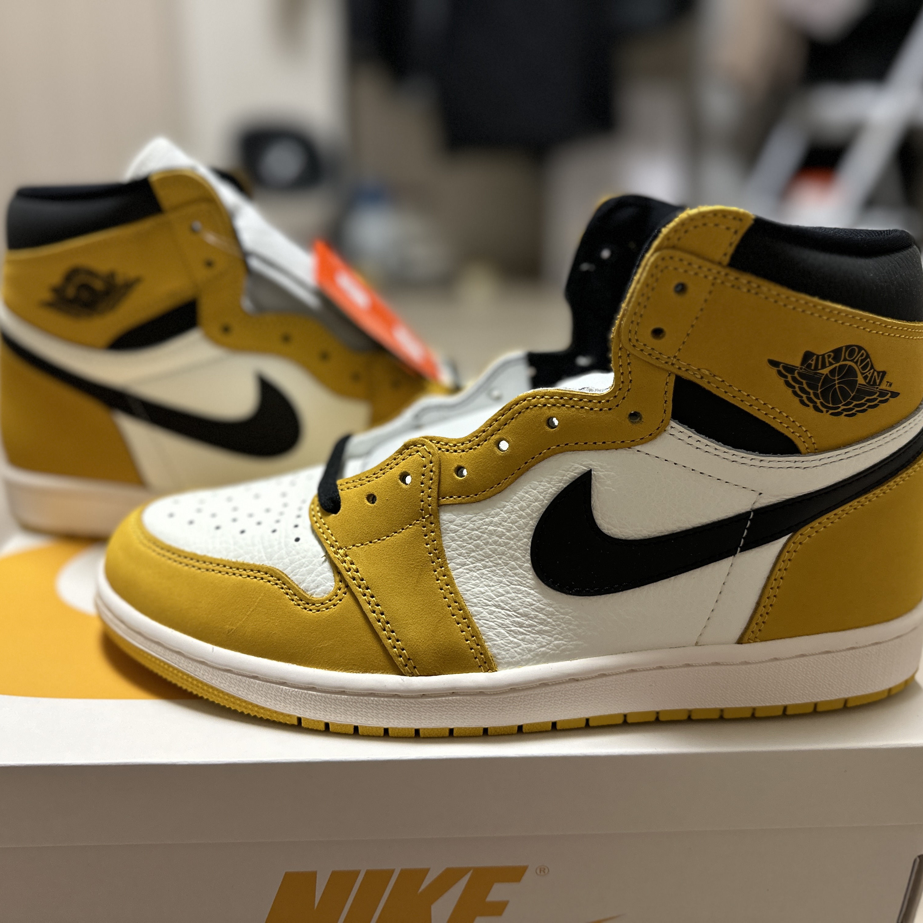 Jordan 1 Retro High OG Yellow Ochre 착용 스타일 - 3