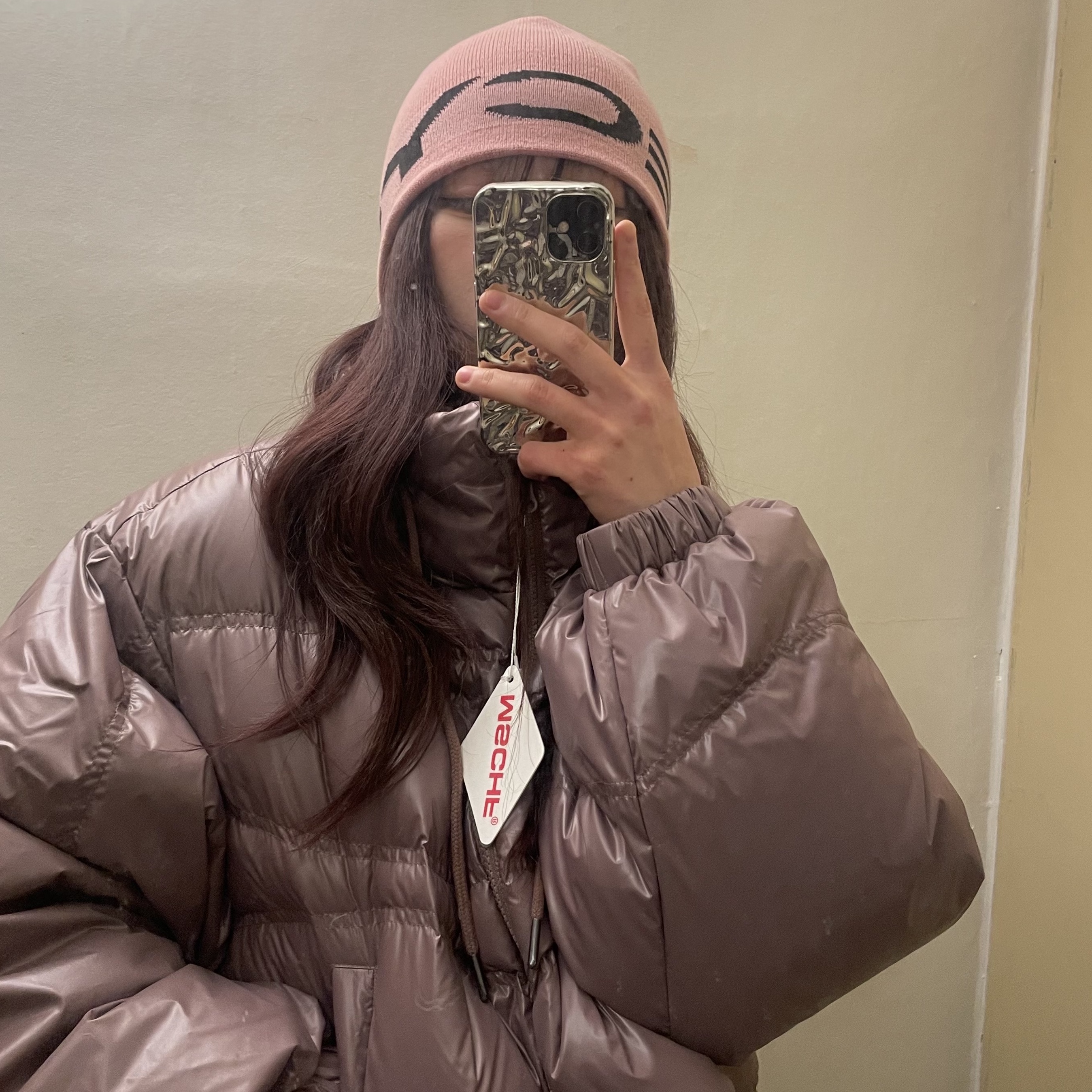 (W) Mischief Alien Down Jacket Rose Brown 착용 스타일 - 1